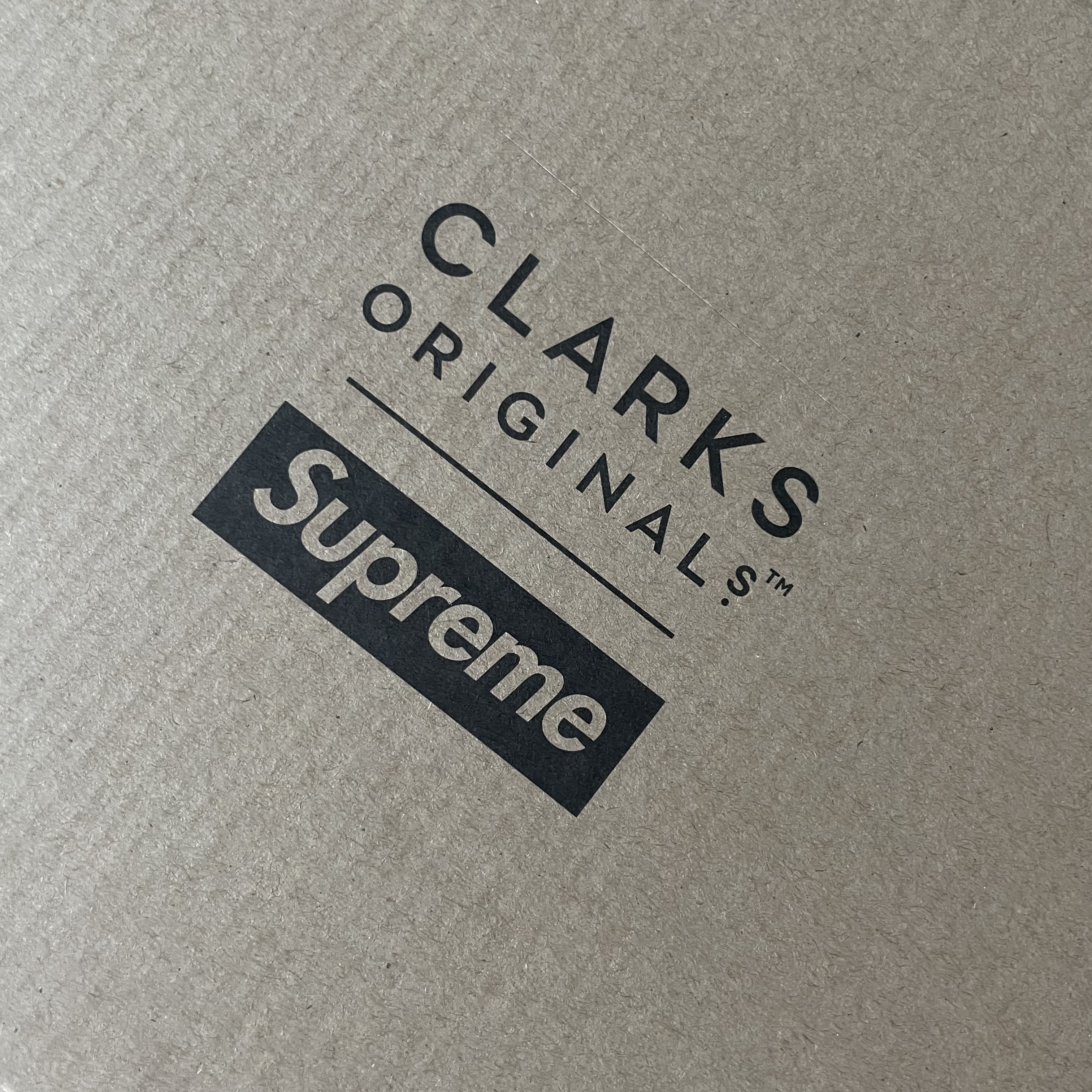 Clarks x Supreme Wallabee Tan 착용 스타일 - 1