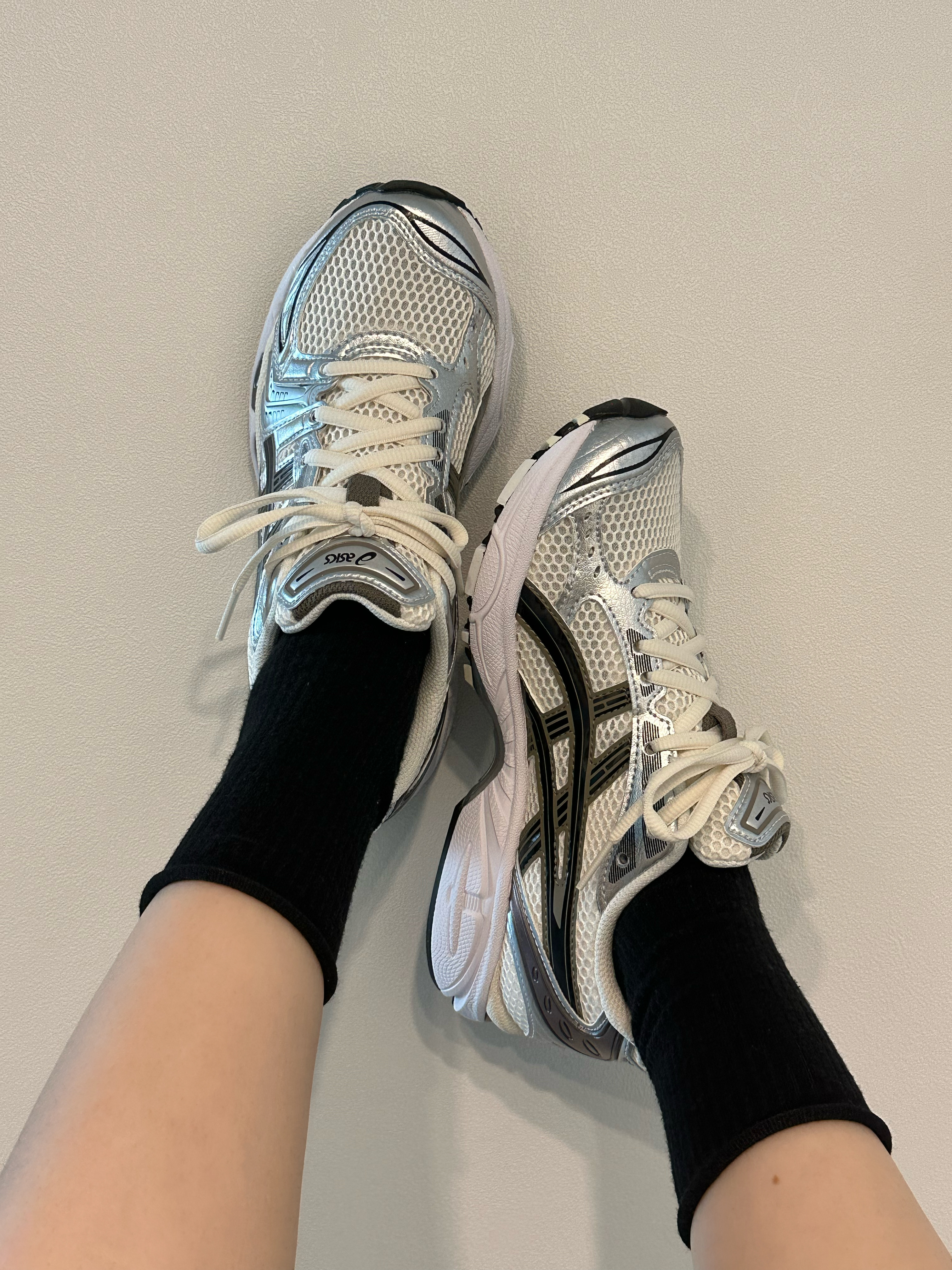 Asics Gel-Kayano 14 Cream Black 착용 스타일 - 3