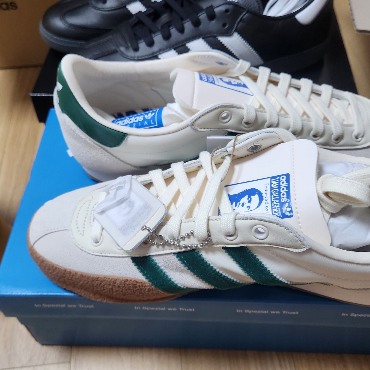 Adidas x Liam Gallagher Spezial LG II Cream White Collegiate Green 착용 스타일 - 5