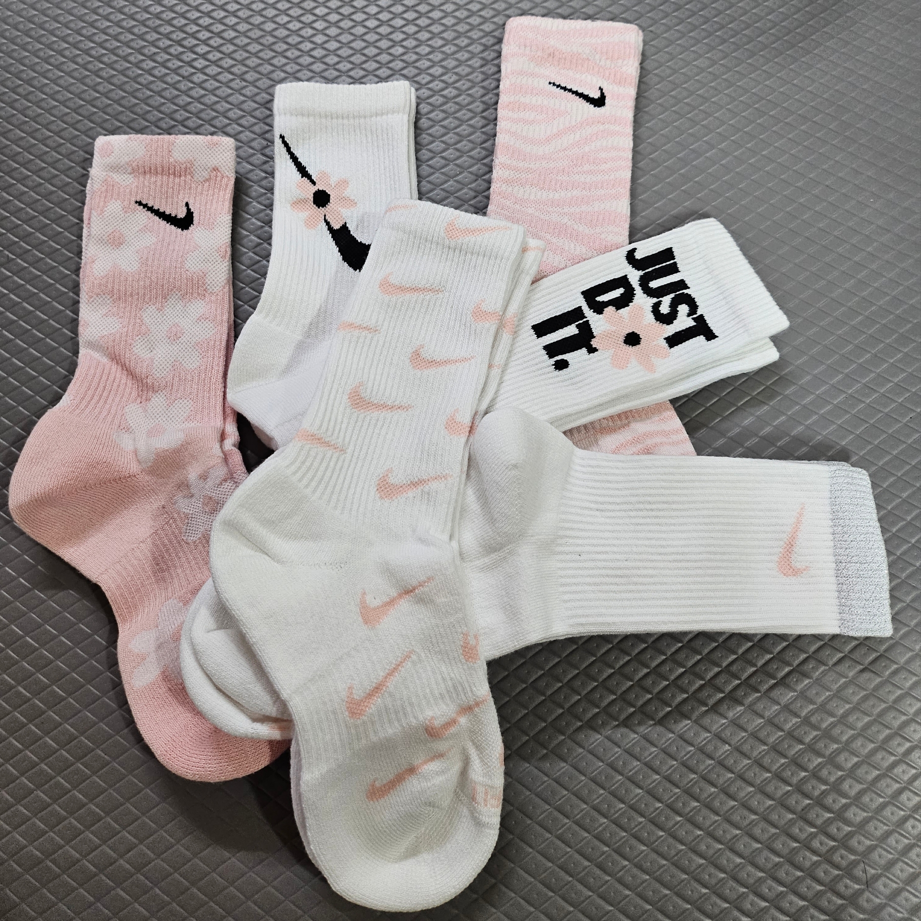 (Kids) Nike Everyday Plus Socks Pink White (6 Pack/Korean Ver.) 착용 스타일