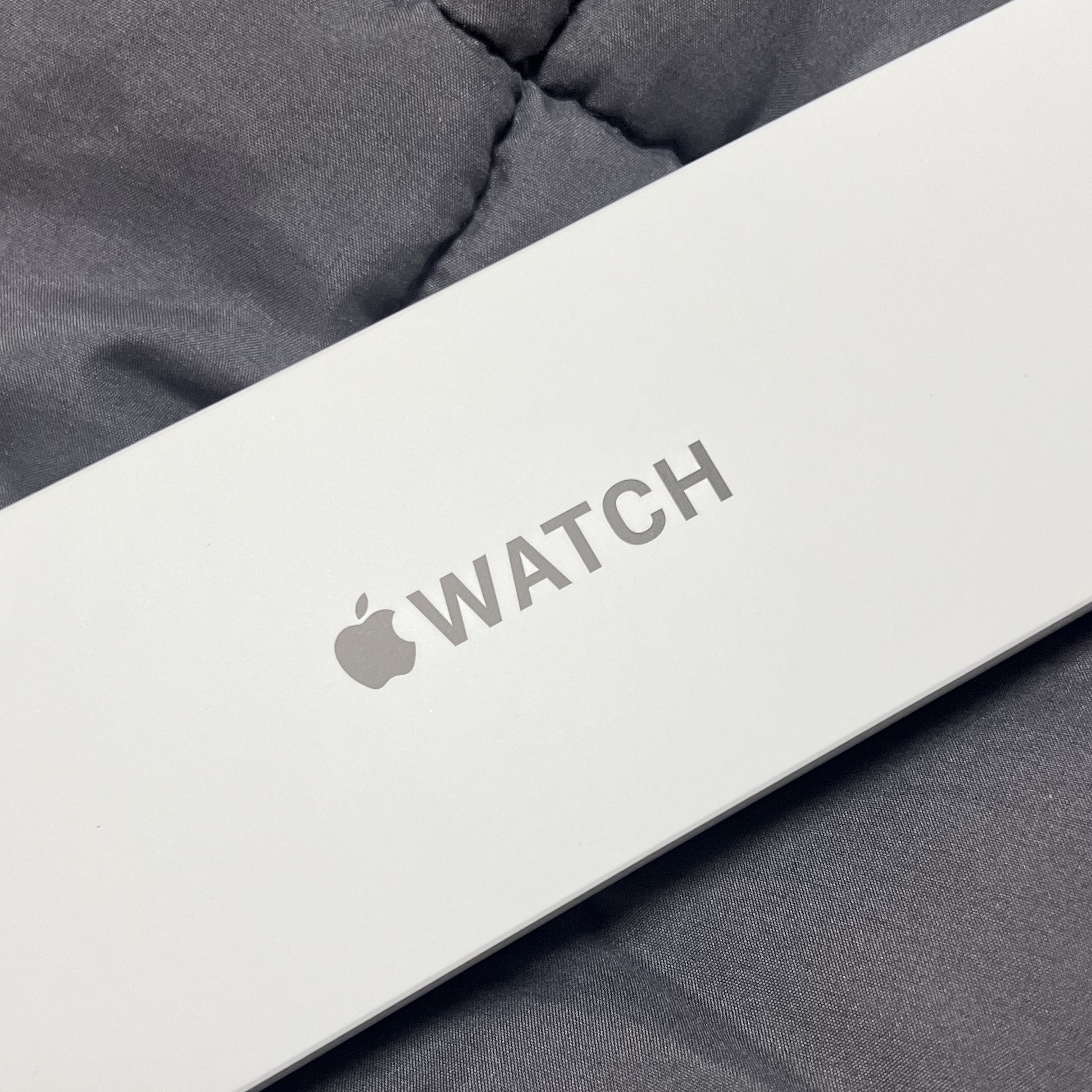 Apple Watch SE 40mm GPS Silver Aluminum Case with Sport Band White (Korean Ver.) 착용 스타일 - 1