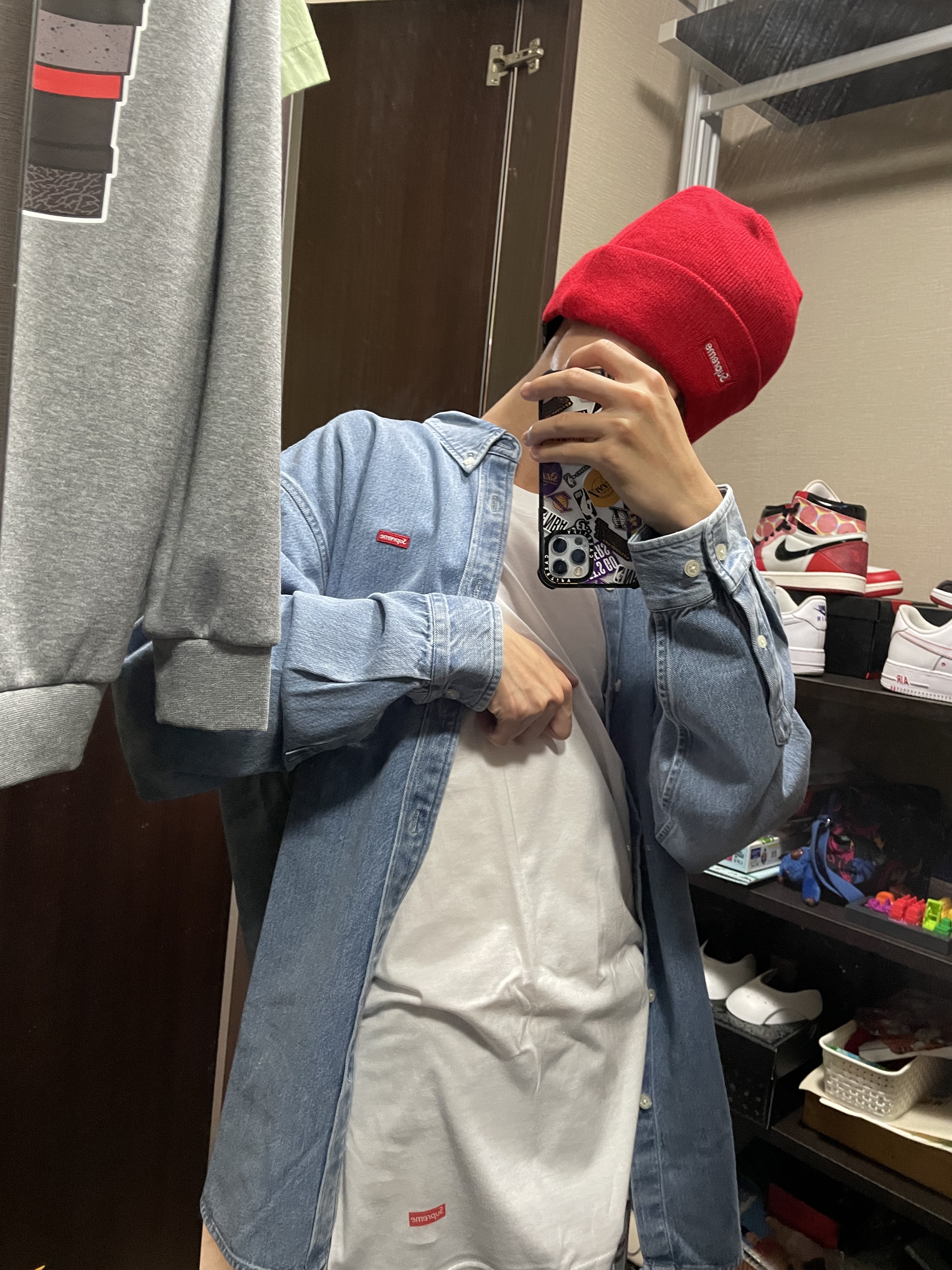 Supreme New Era S Logo Beanie Red - 23FW, Supreme Small Box Shirt Denim - 23FW 착용 스타일
