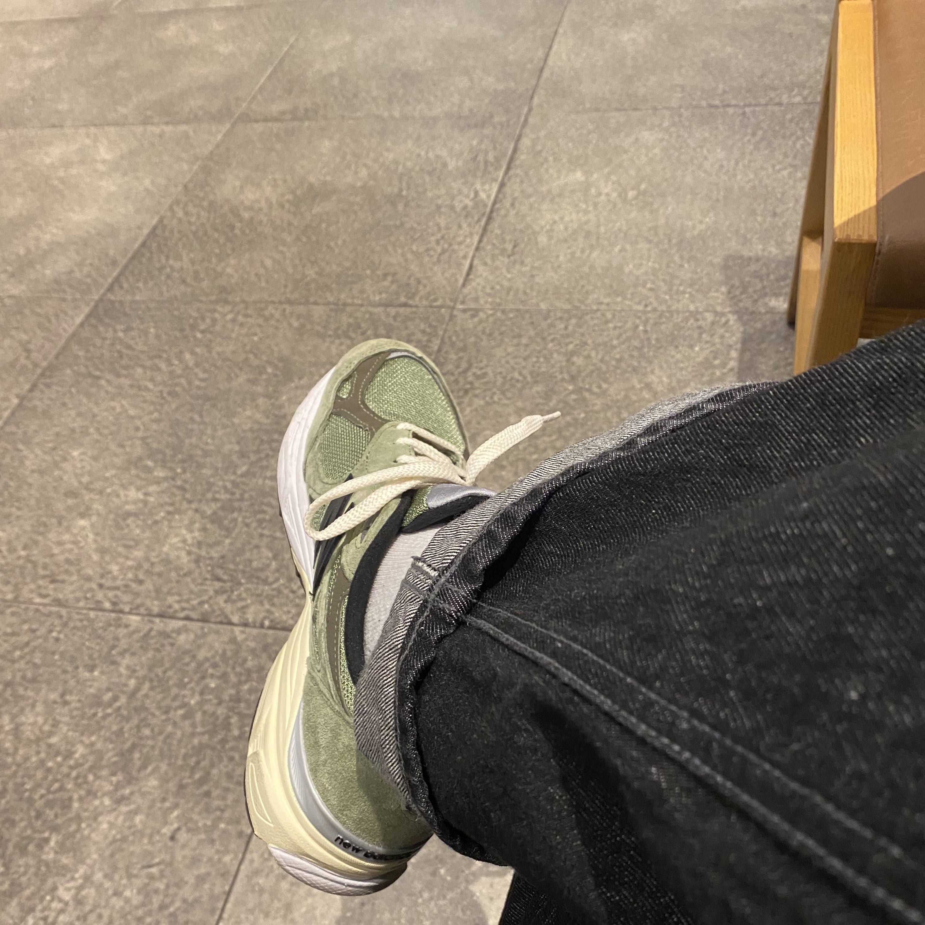 New Balance x JJJJound 990v3 Olive 착용 스타일