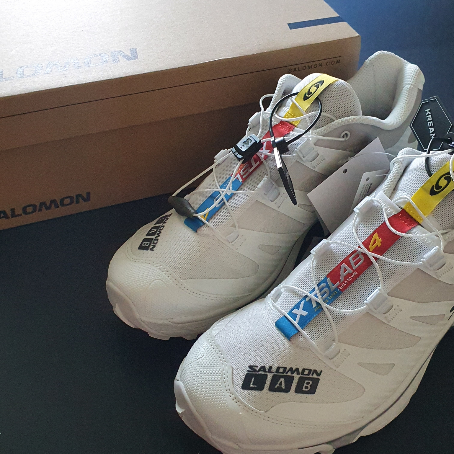 Salomon XT-4 White Lunar Rock 착용 스타일 - 1