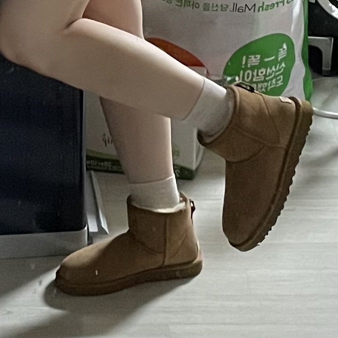 (W) UGG Classic Mini II Boots Chestnut 착용 스타일 - 2