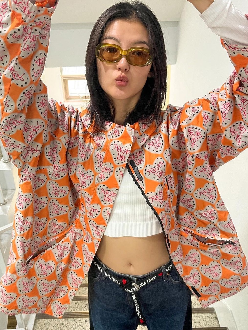 The Museum Visitor Forever Art Printed Curved Zipper Windbreaker Orange 착용 스타일