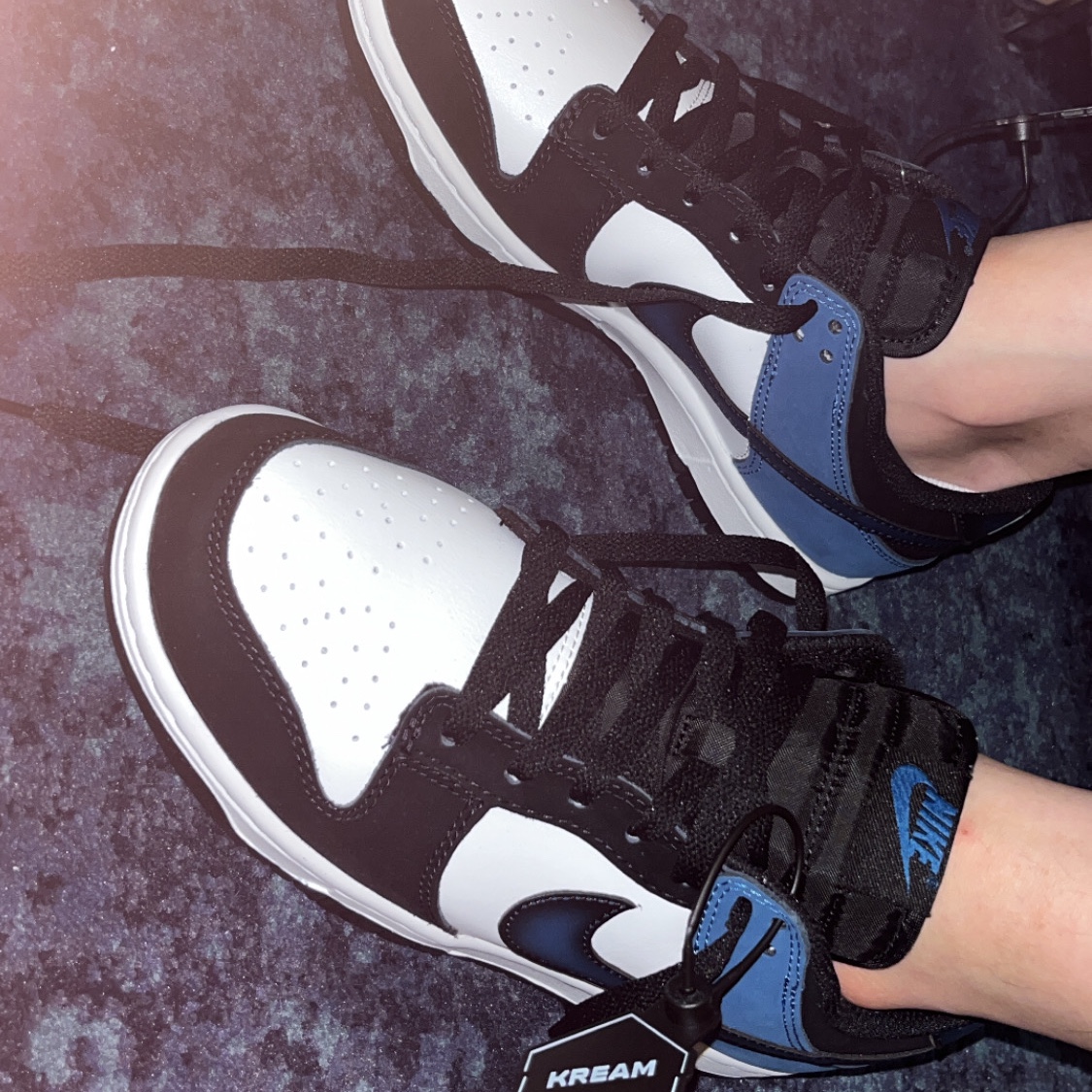 Nike Dunk Low Retro Summit White Industrial Blue 착용 스타일 - 2