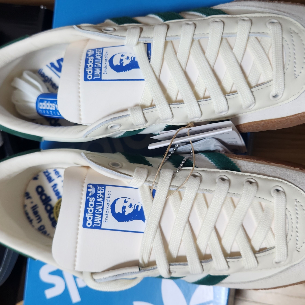Adidas x Liam Gallagher Spezial LG II Cream White Collegiate Green 착용 스타일 - 3