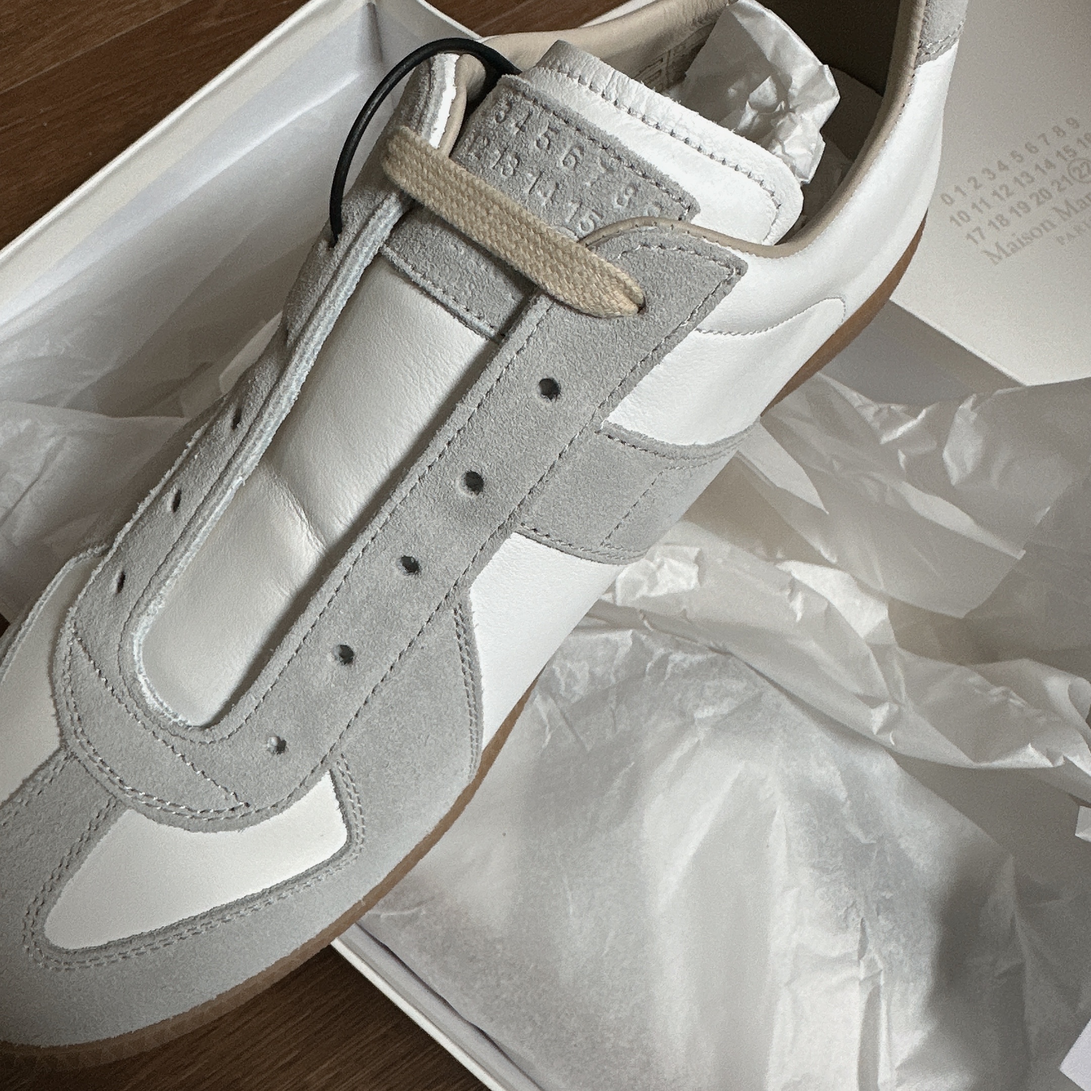 Maison Margiela Calfskin Replica Sneakers 착용 스타일