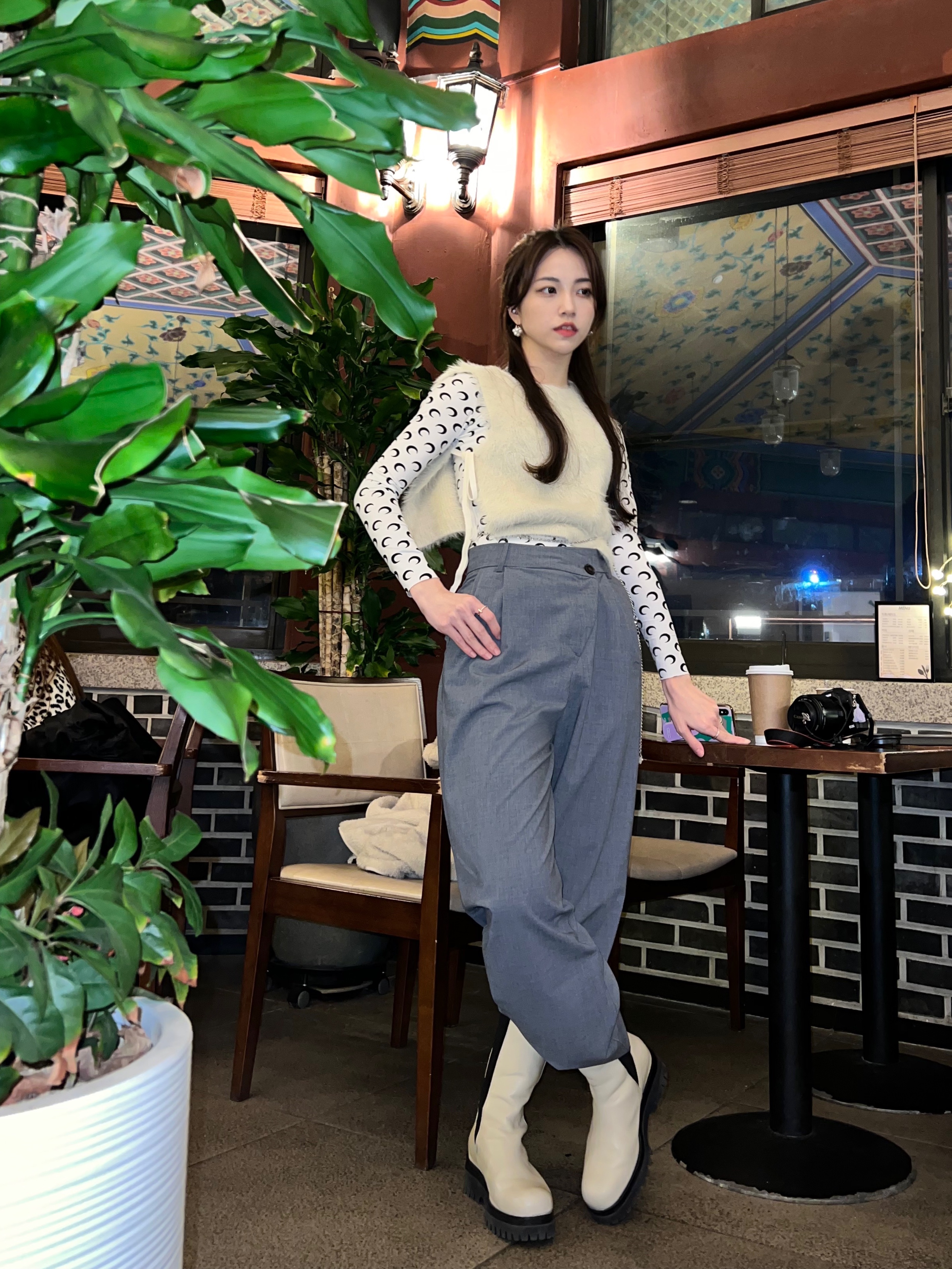 (W) Marine Serre Second Skin Top White Moon, Marni Calfskin Medium Trunk Bag Grey 착용 스타일 - 4
