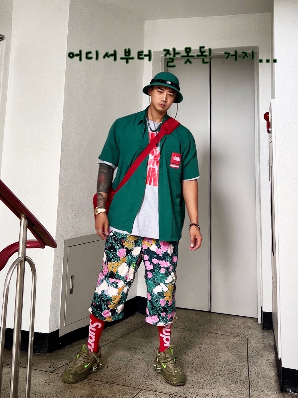 Supreme x The North Face Trekking Crusher Dark Green - 22SS, Supreme x The North Face Trekking S/S Shirt Dark Green - 22SS 착용 스타일 - 4