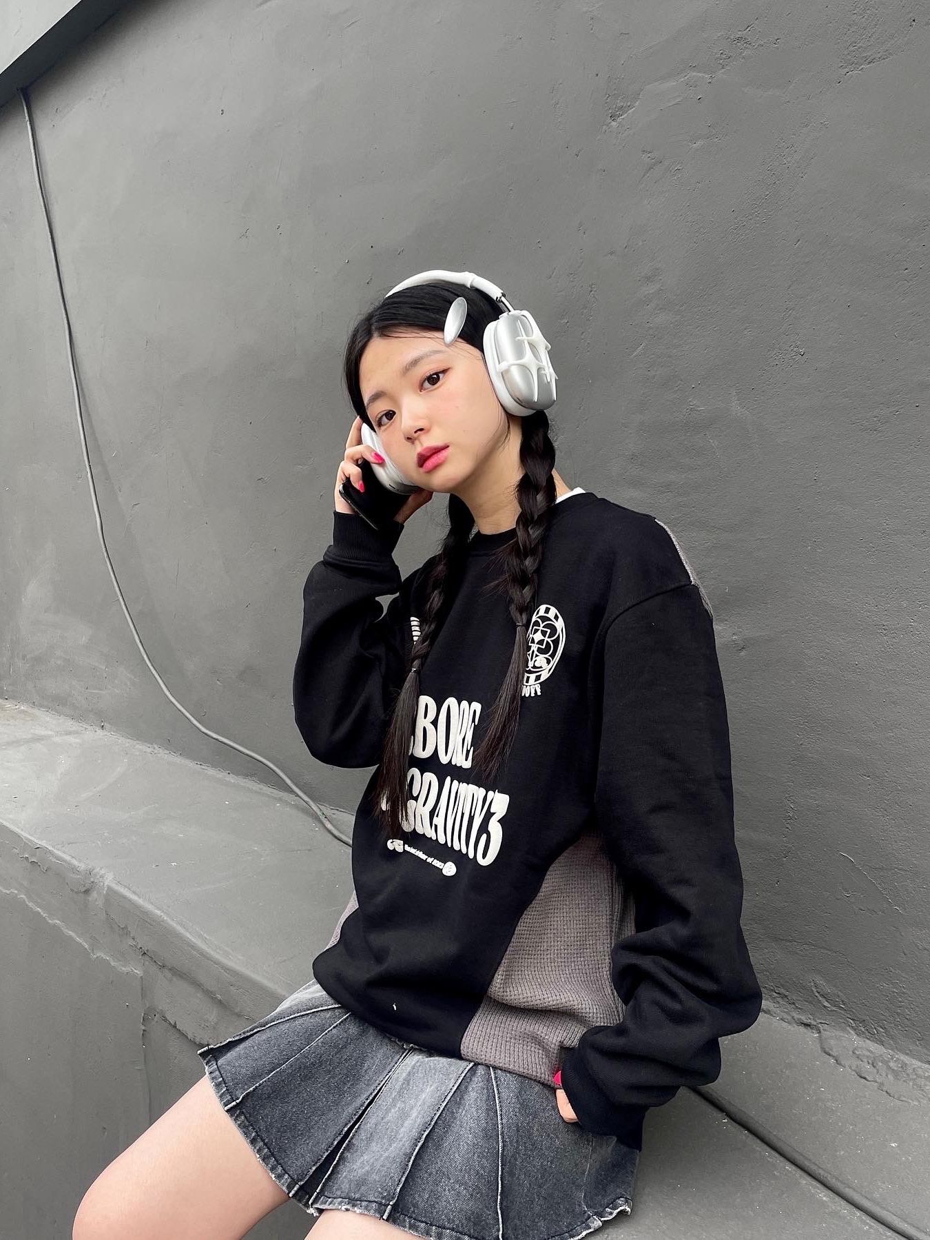 Test Artifact Era Max 002 White, Apple AirPods Max Lightning Silver (Korean Ver.) 착용 스타일 - 4