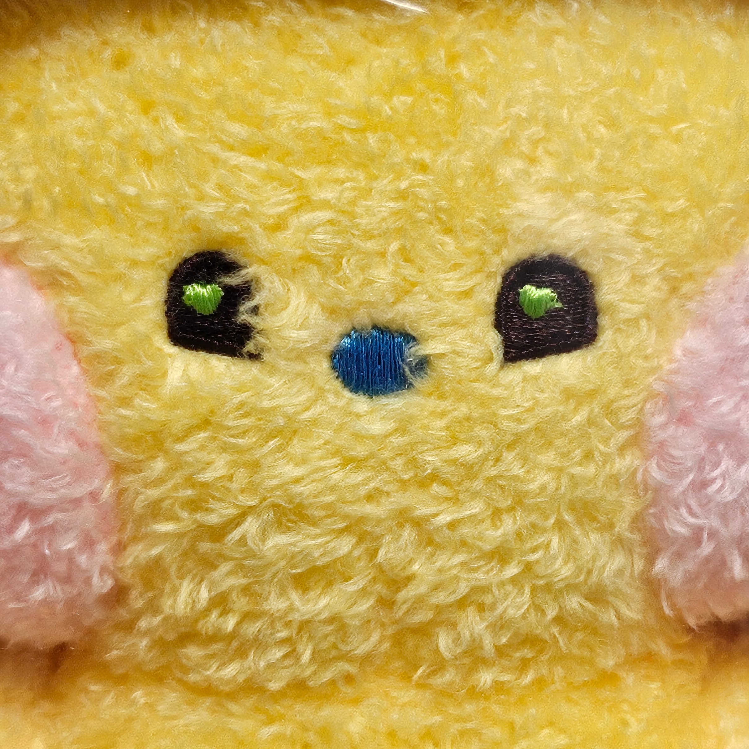 NewJeans Bunini Costume Plush Yellow 착용 스타일