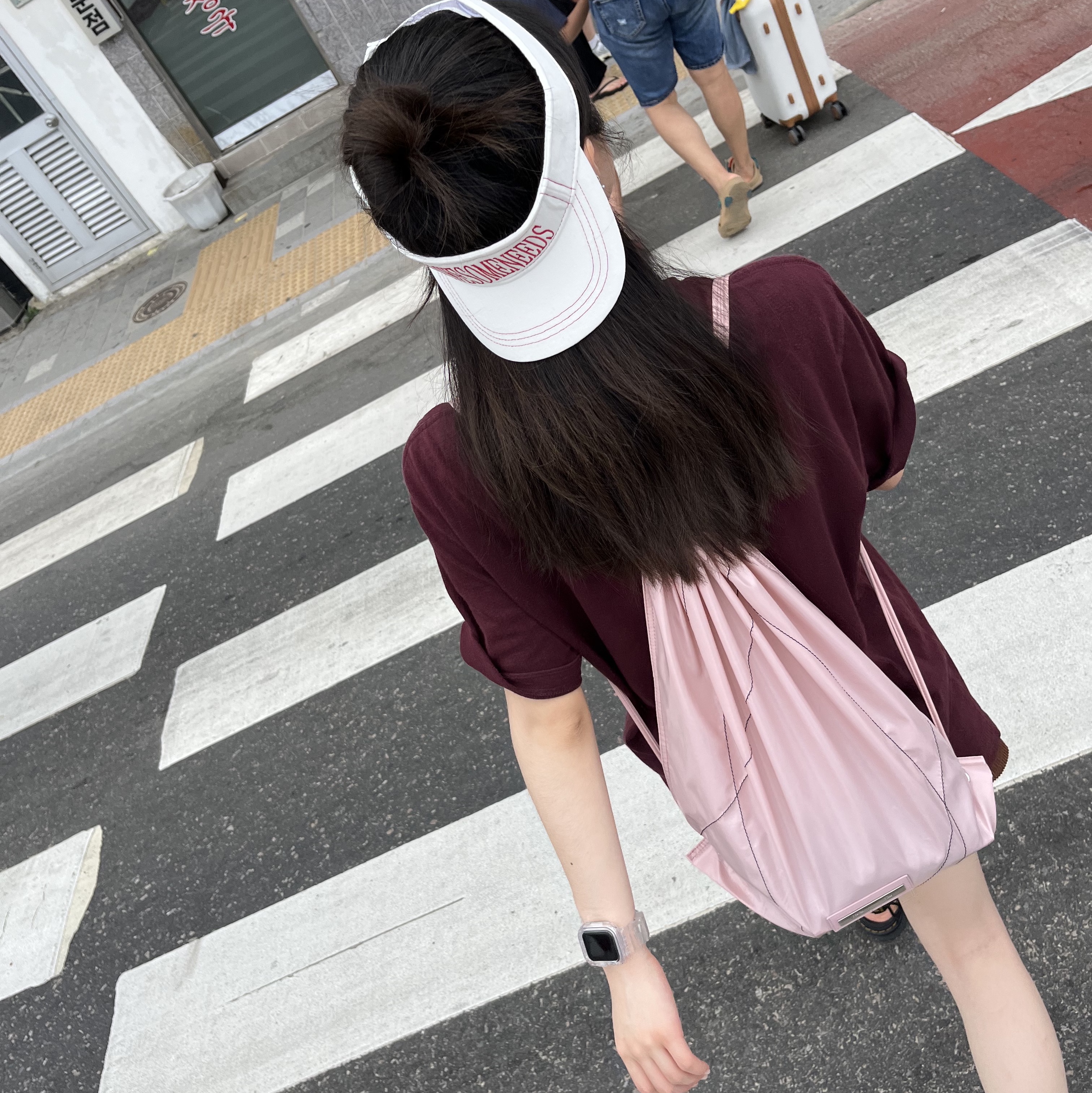 Matin Kim String Coating Backpack White, Apple Watch SE 40mm Cellular Starlight Aluminum Case with Sport Band Starlight (Korean Ver.) 착용 스타일 - 1
