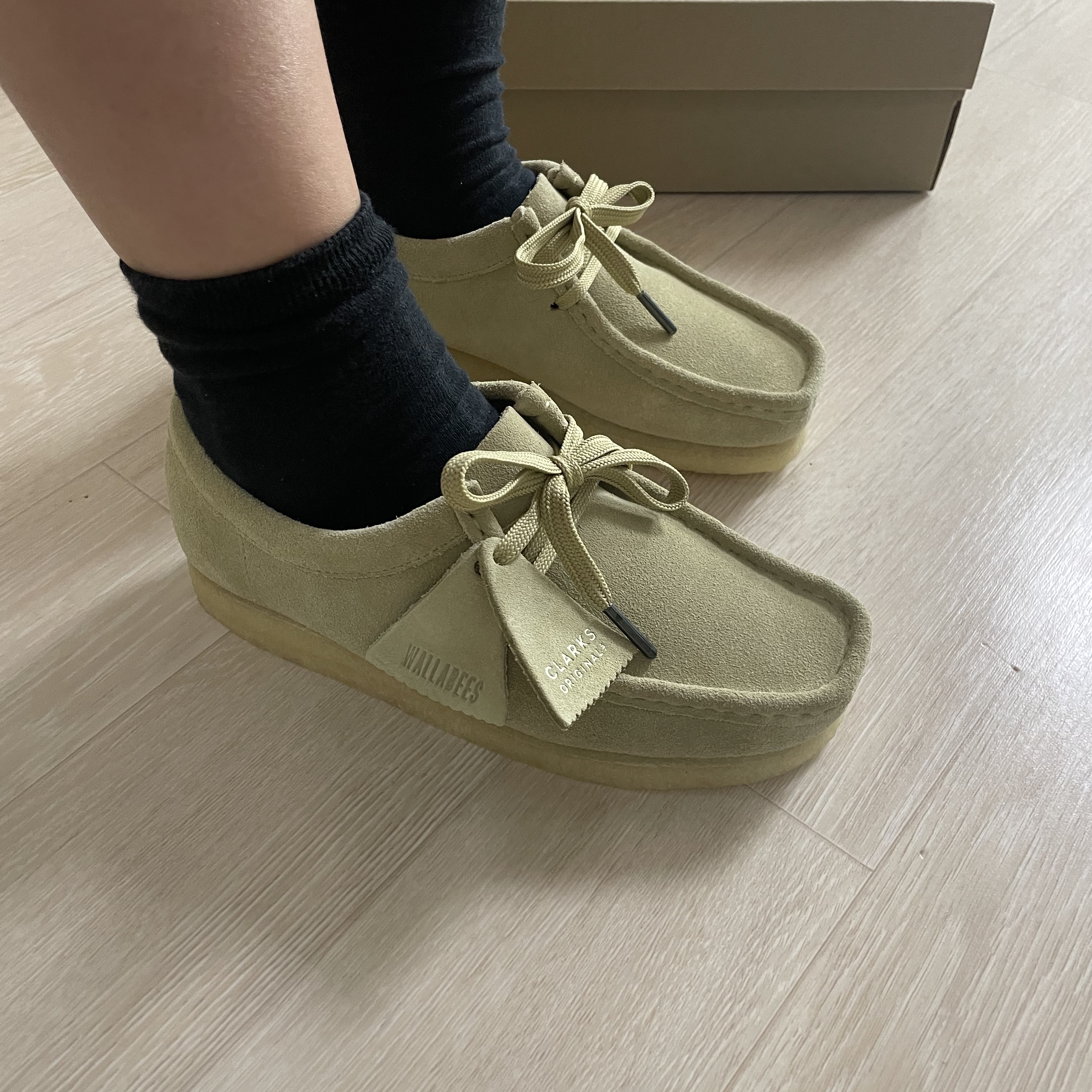 (W) Clarks Wallabee Maple Suede 착용 스타일 - 4