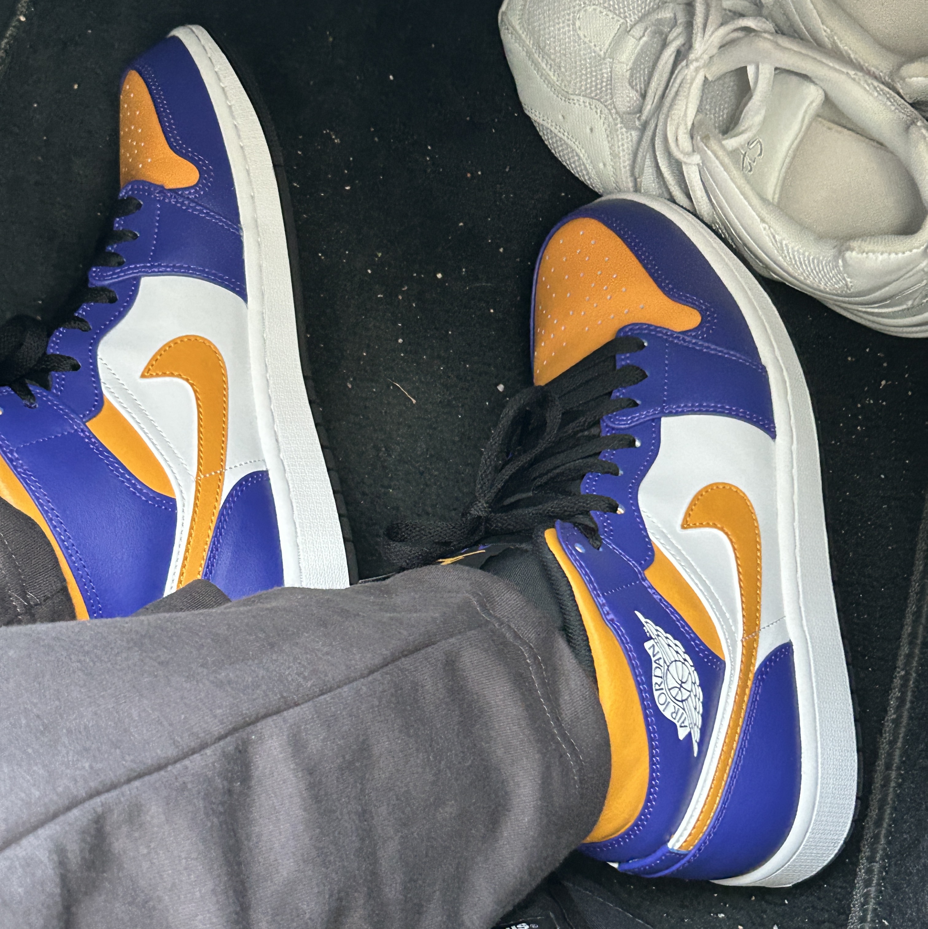 Jordan 1 Mid Dark Concord Taxi 착용 스타일
