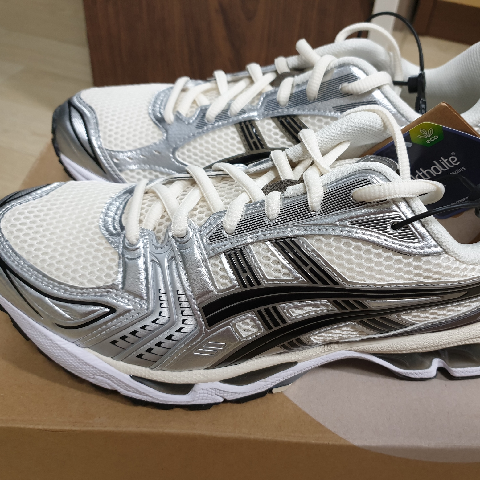 Asics Gel-Kayano 14 Cream Black 착용 스타일