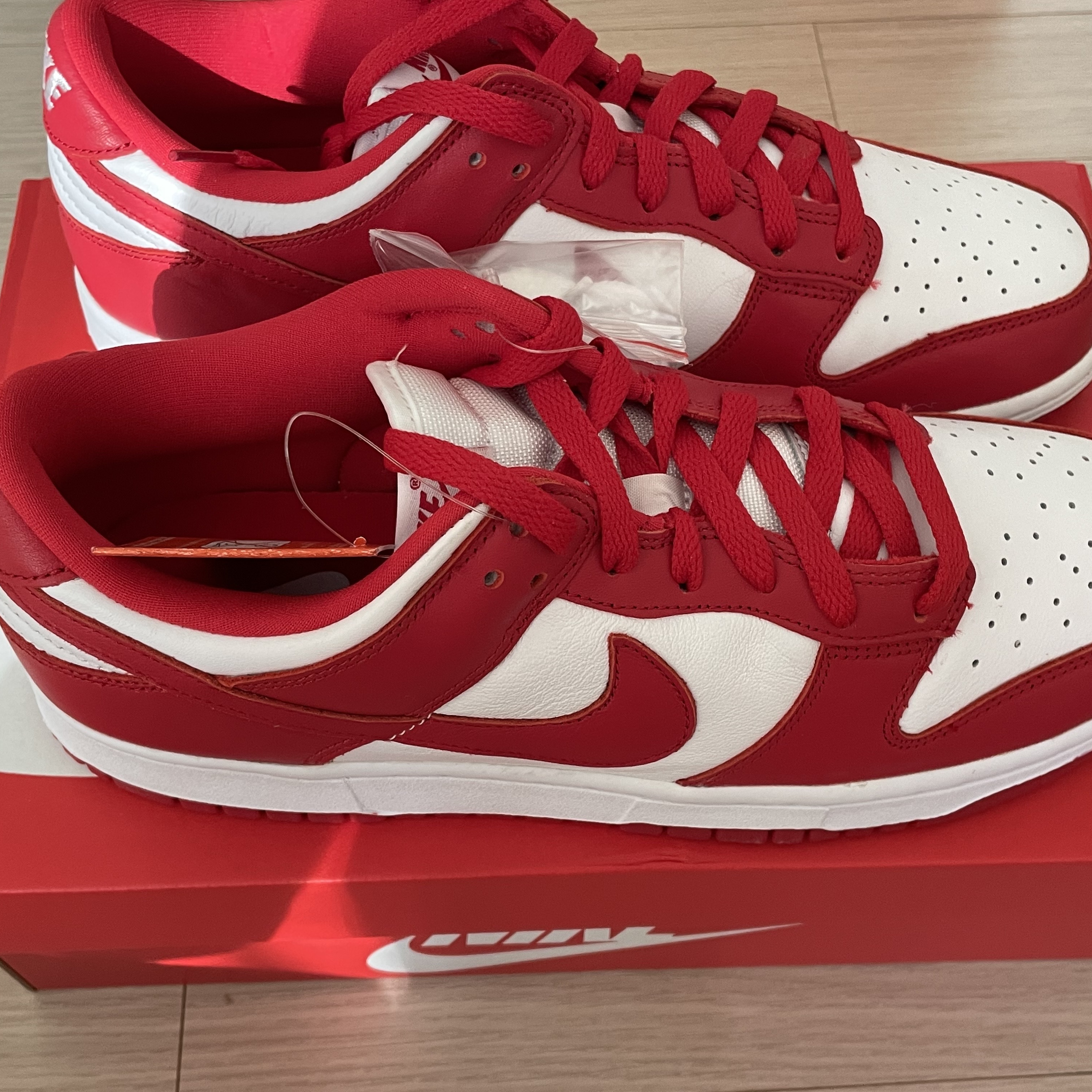 Nike Dunk Low SP White and University Red 2023 착용 스타일 - 2