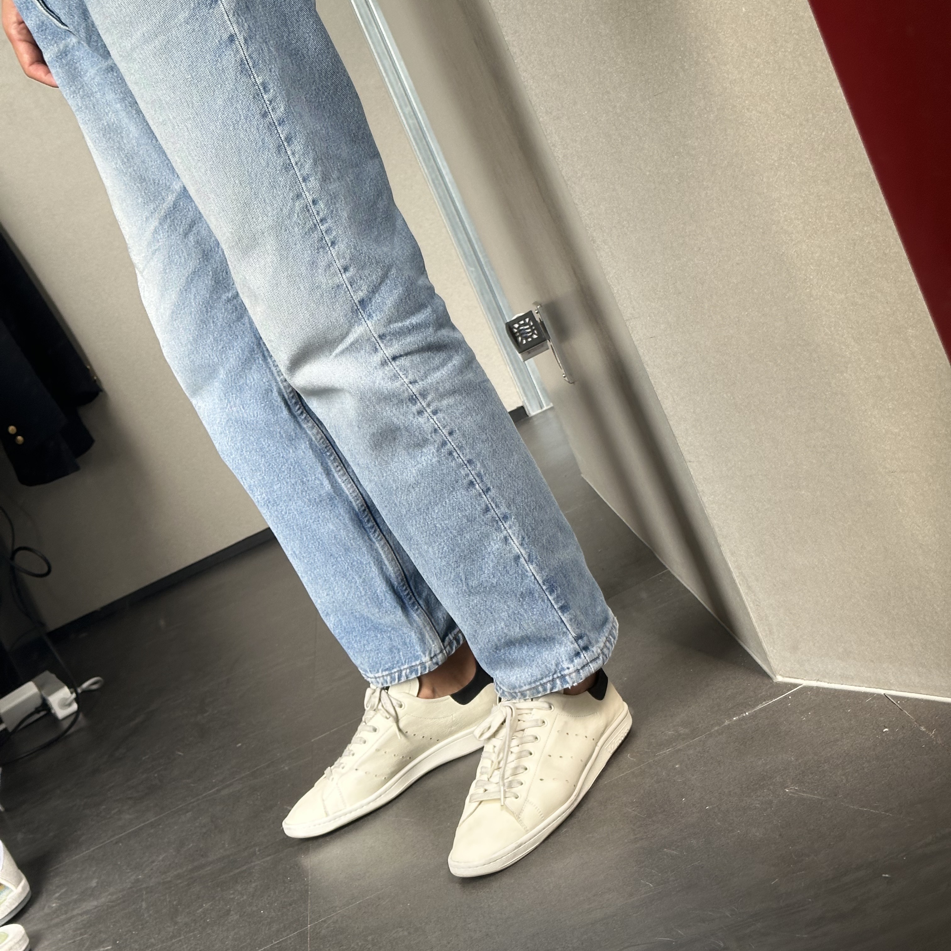 Balenciaga x Adidas Stan Smith Off White 착용 스타일