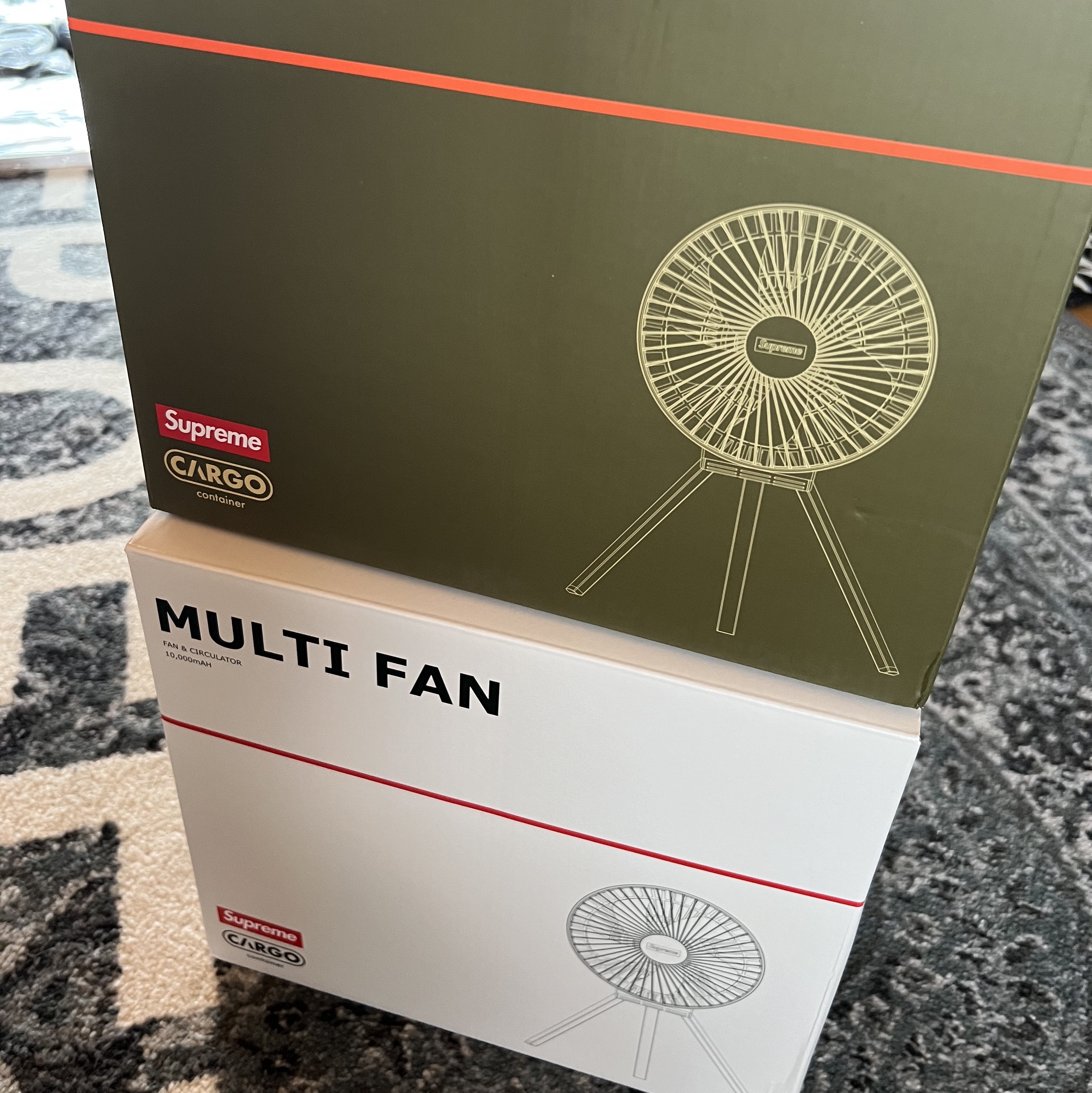 Supreme x Cargo Container Electric Fan Red - 23FW, Supreme x Cargo Container Electric Fan Olive - 23FW 착용 스타일