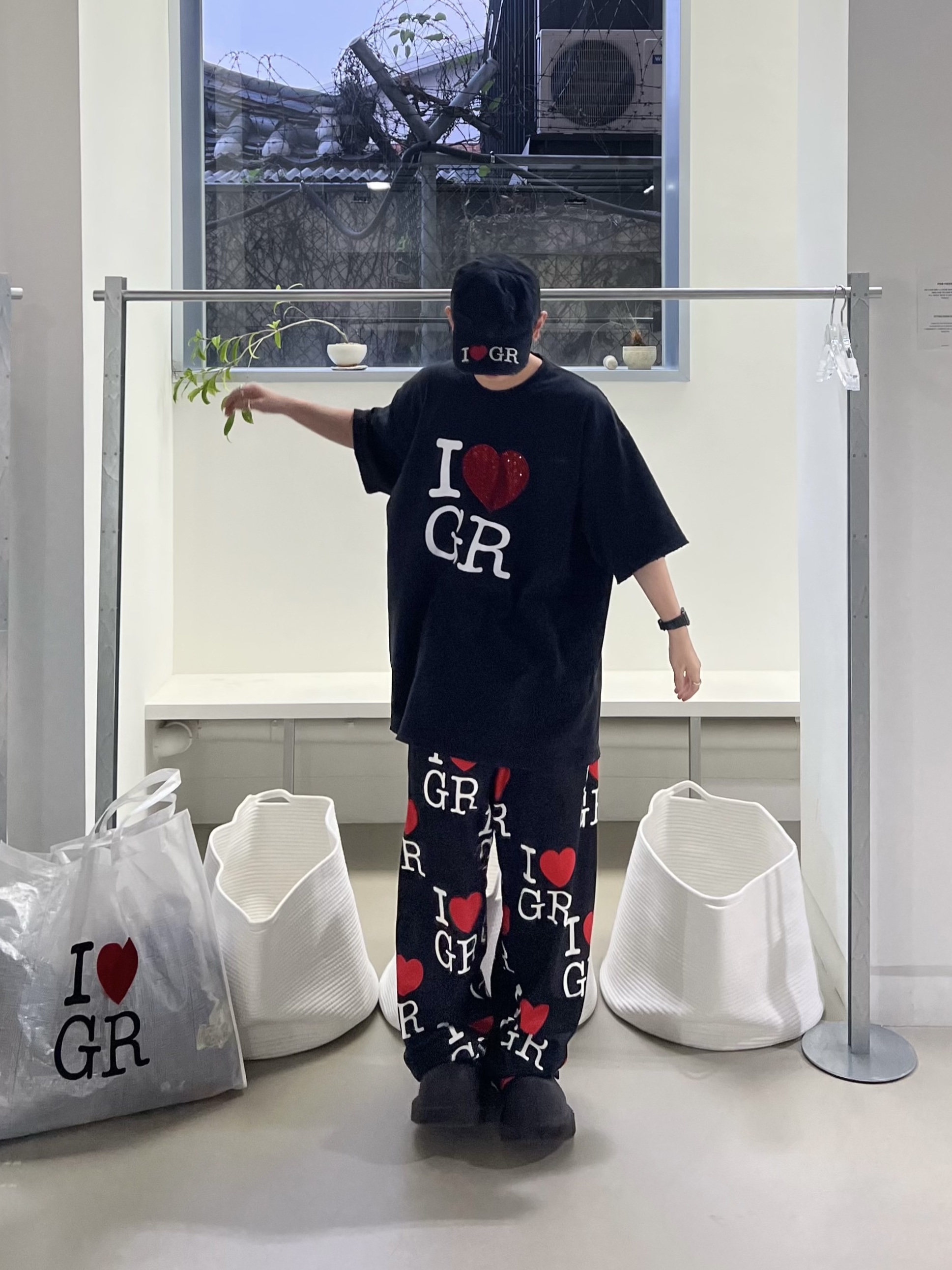 Project G/R I Love GR T-Shirt Black - Haus of GR Exclusive, Project G/R I Love GR Pants Black - Haus of GR Exclusive 착용 스타일 - 4