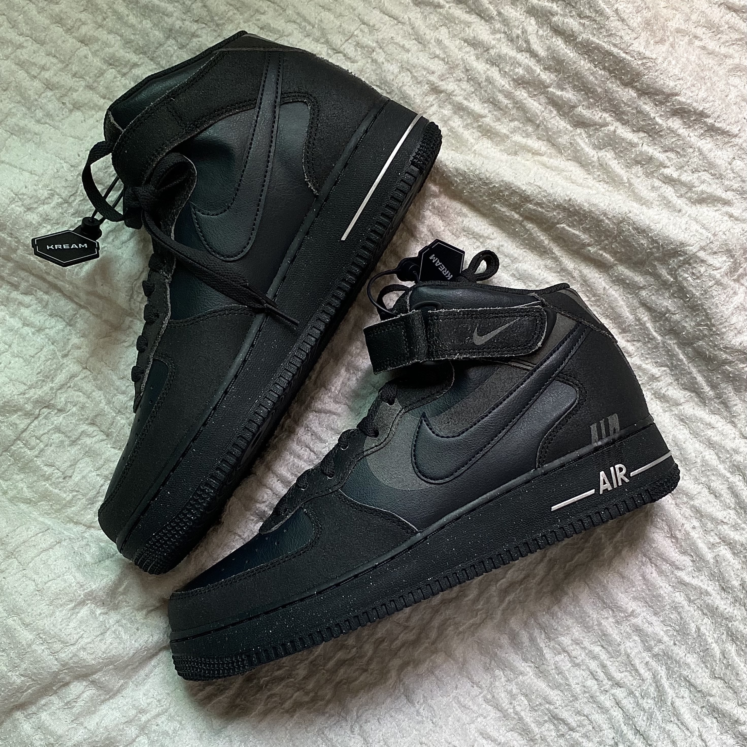 Nike Air Force 1 Mid '07 LX Halloween 착용 스타일