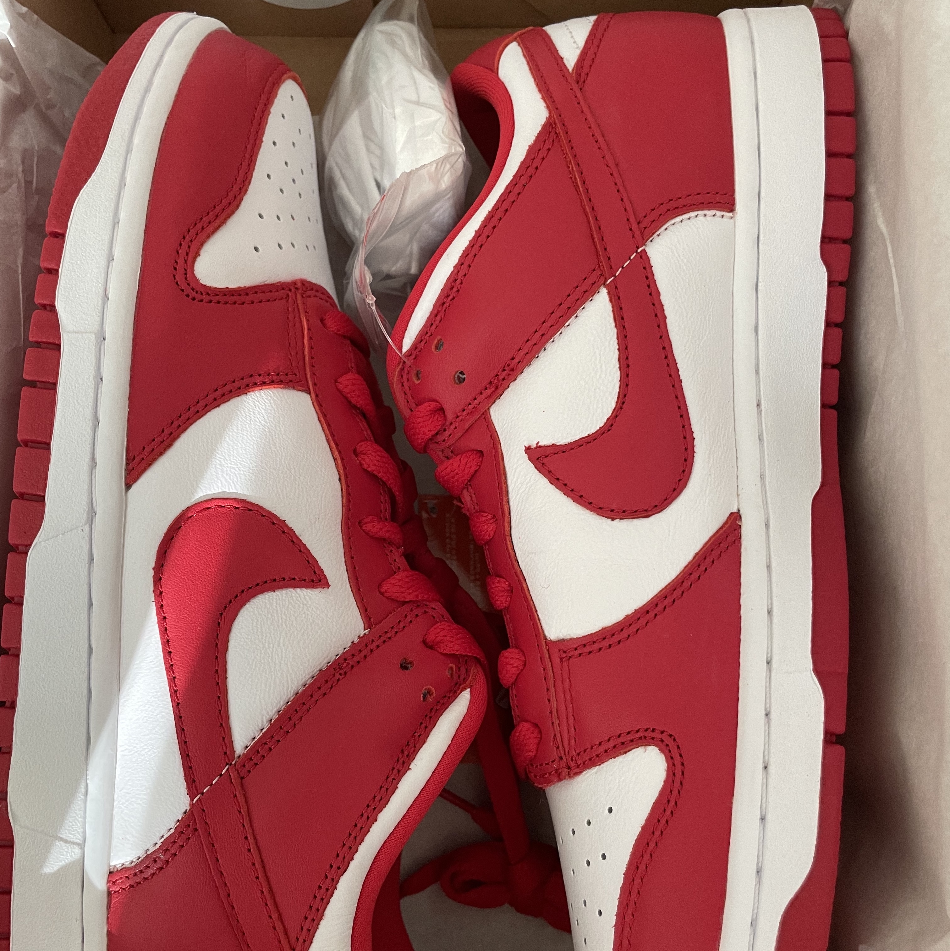 Nike Dunk Low SP White and University Red 2023 착용 스타일 - 1