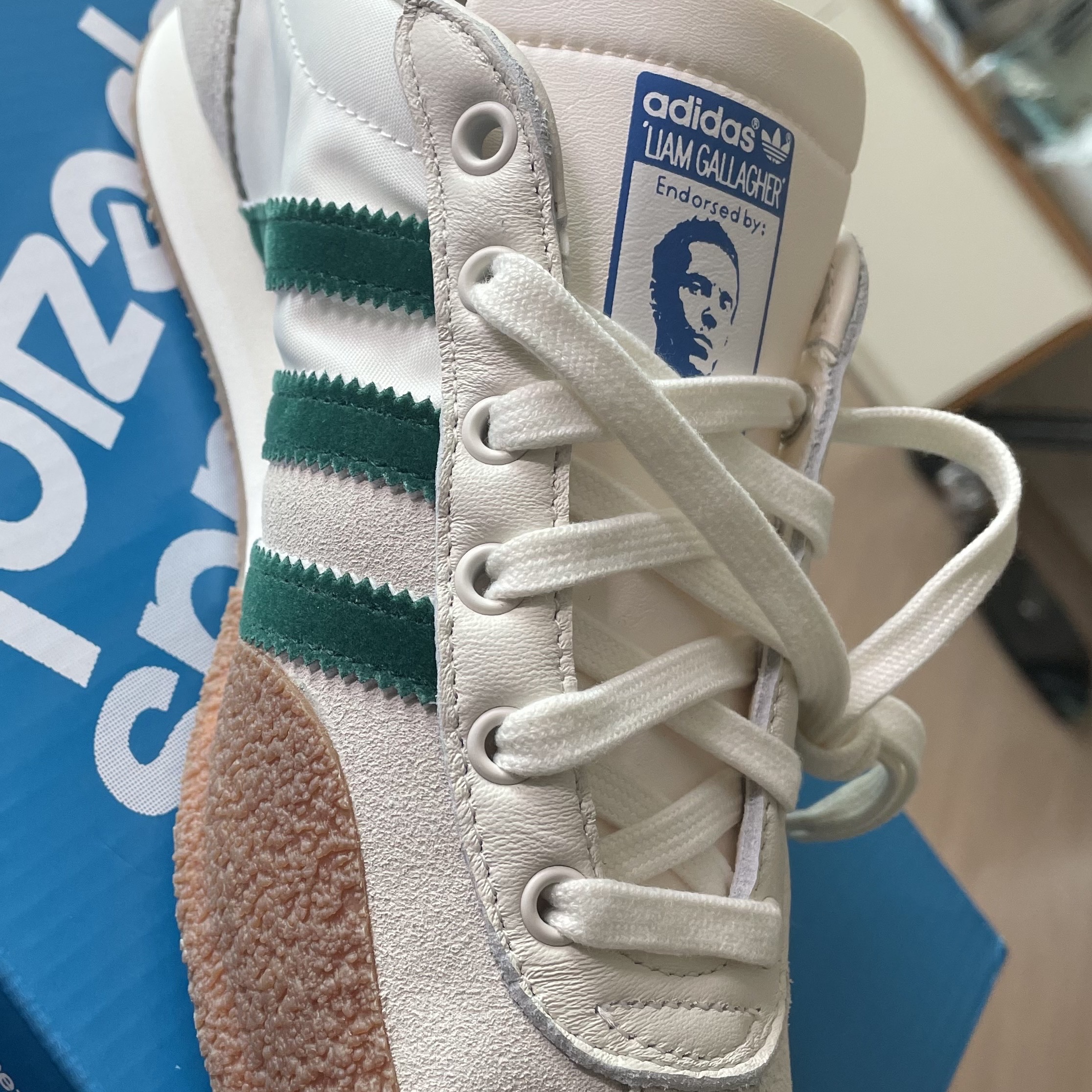 Adidas x Liam Gallagher Spezial LG II Cream White Collegiate Green 착용 스타일 - 2