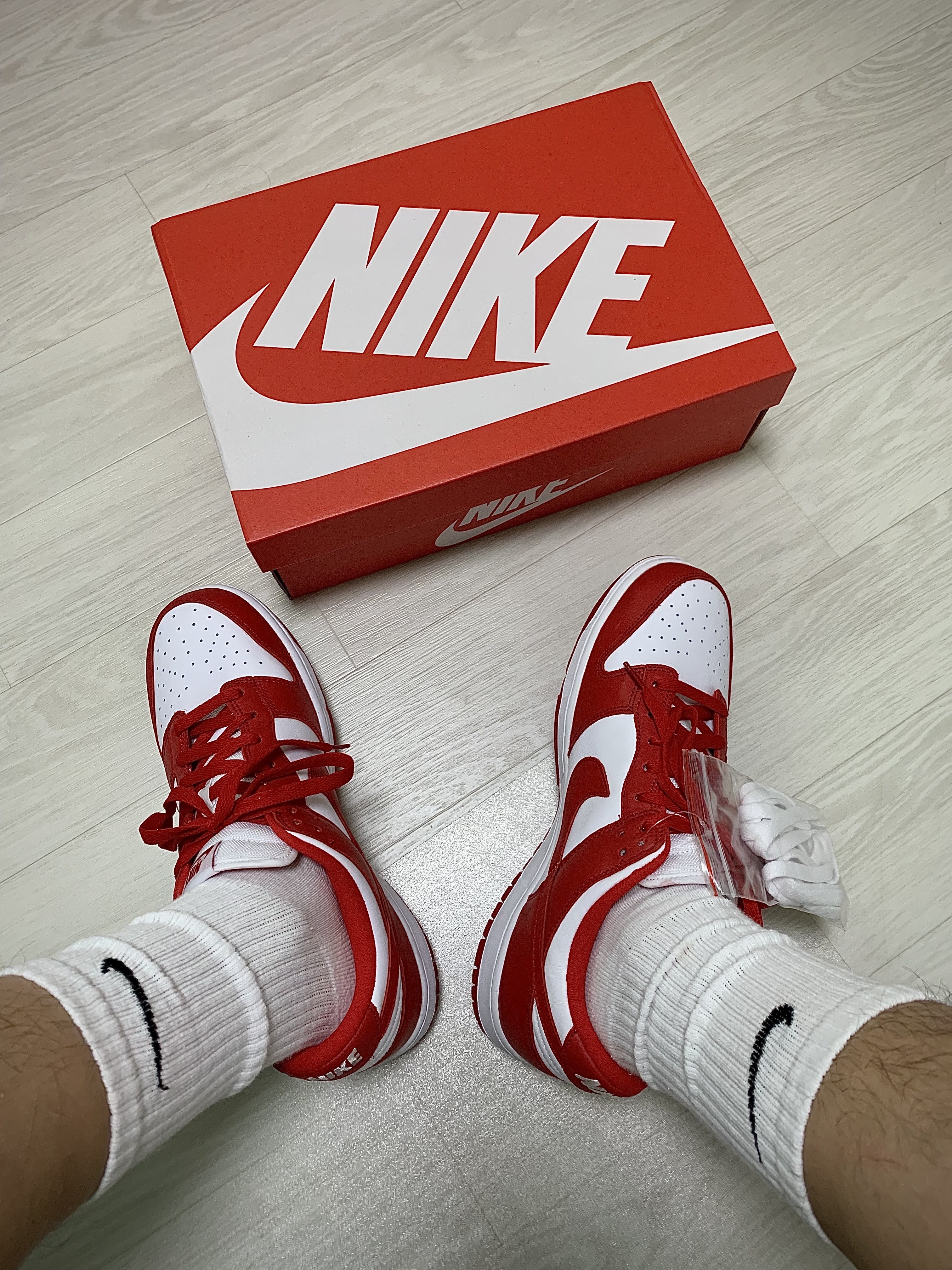Nike Dunk Low SP White and University Red 2023 착용 스타일