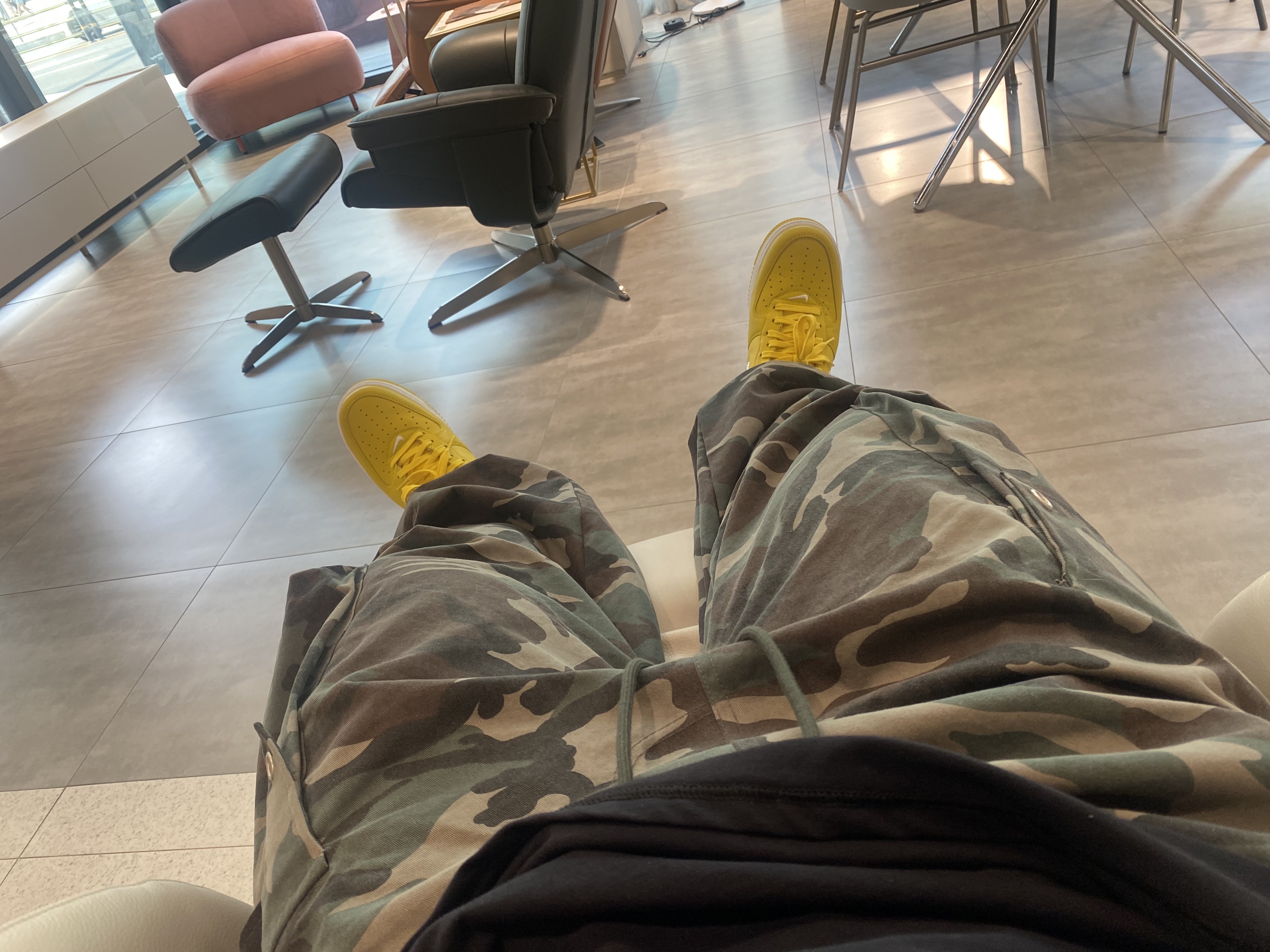 Nike Air Force 1 Low Retro Color of The Month Speed Yellow 착용 스타일 - 1