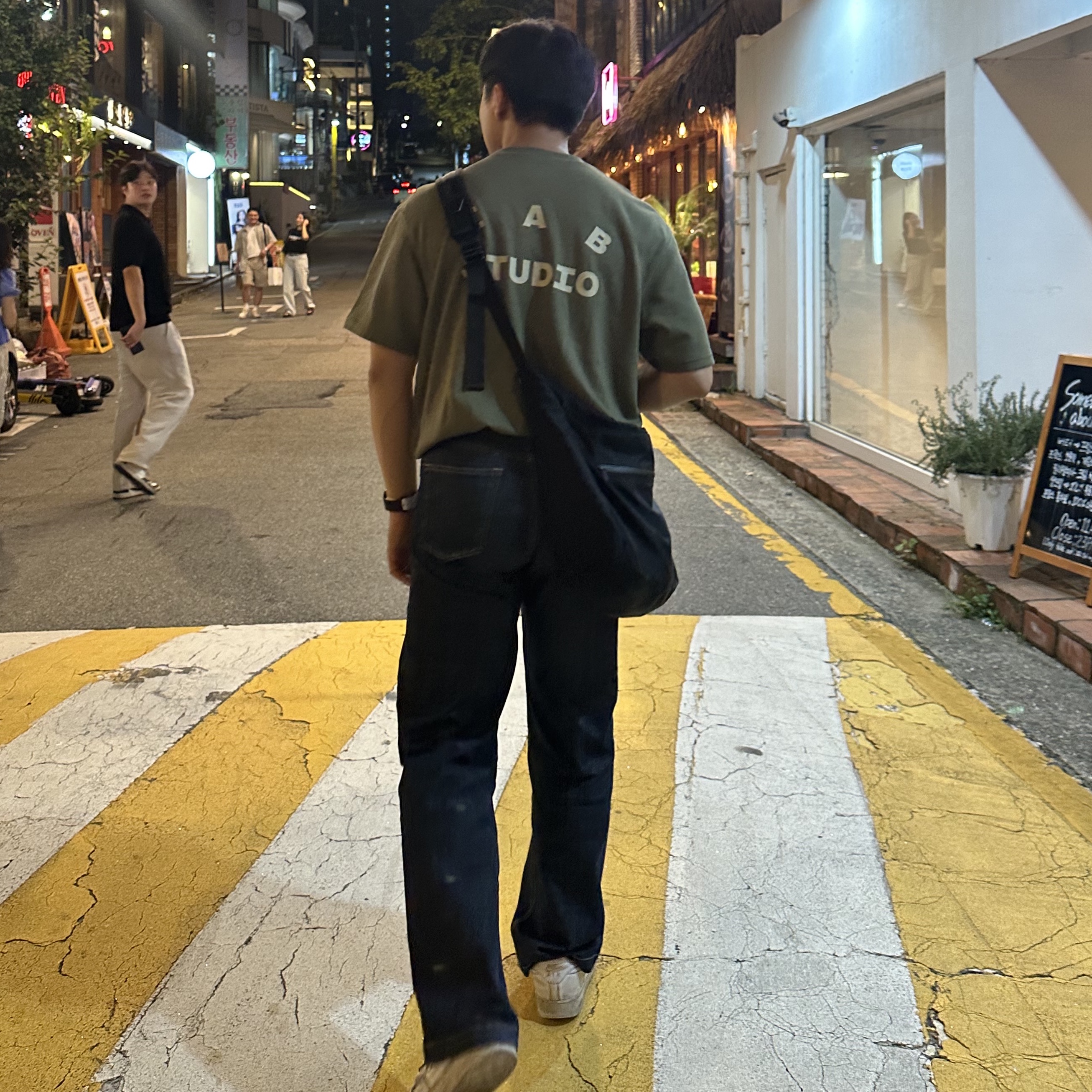 IAB Studio x D.P. T-Shirt Army Green, Nike Air Force 1 '07 Low White 착용 스타일 - 2