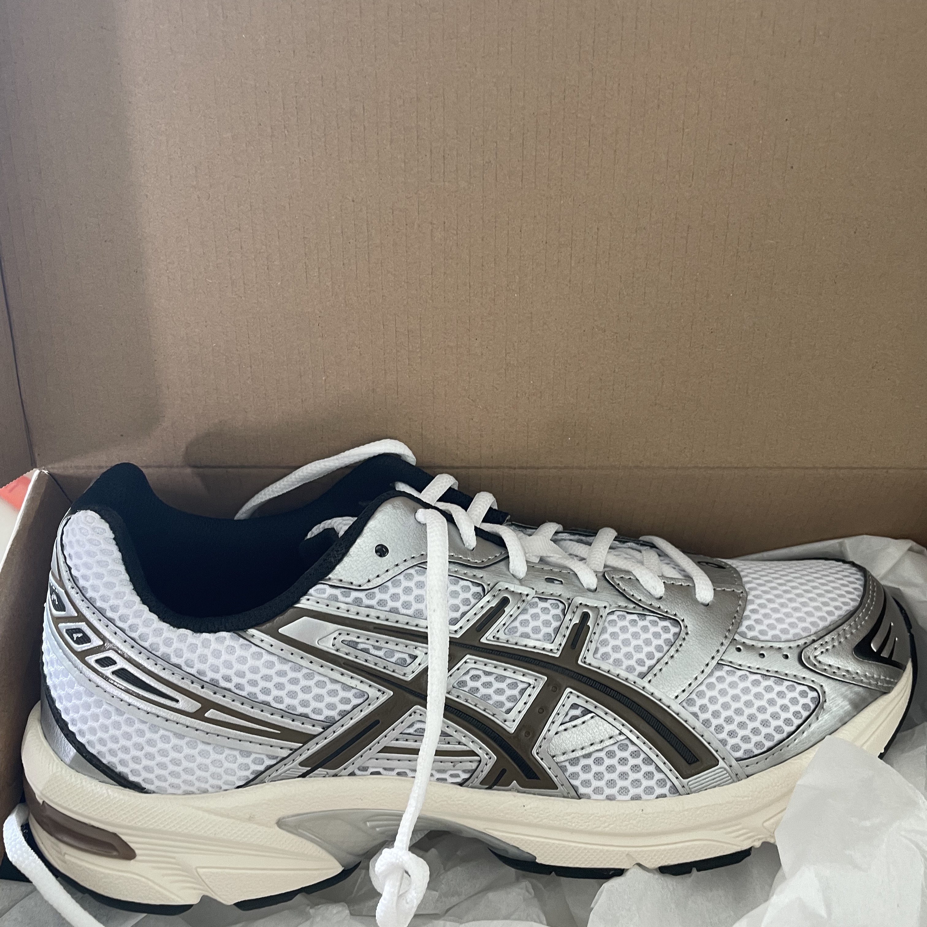 Asics Gel-1130 White Clay Canyon 착용 스타일 - 2