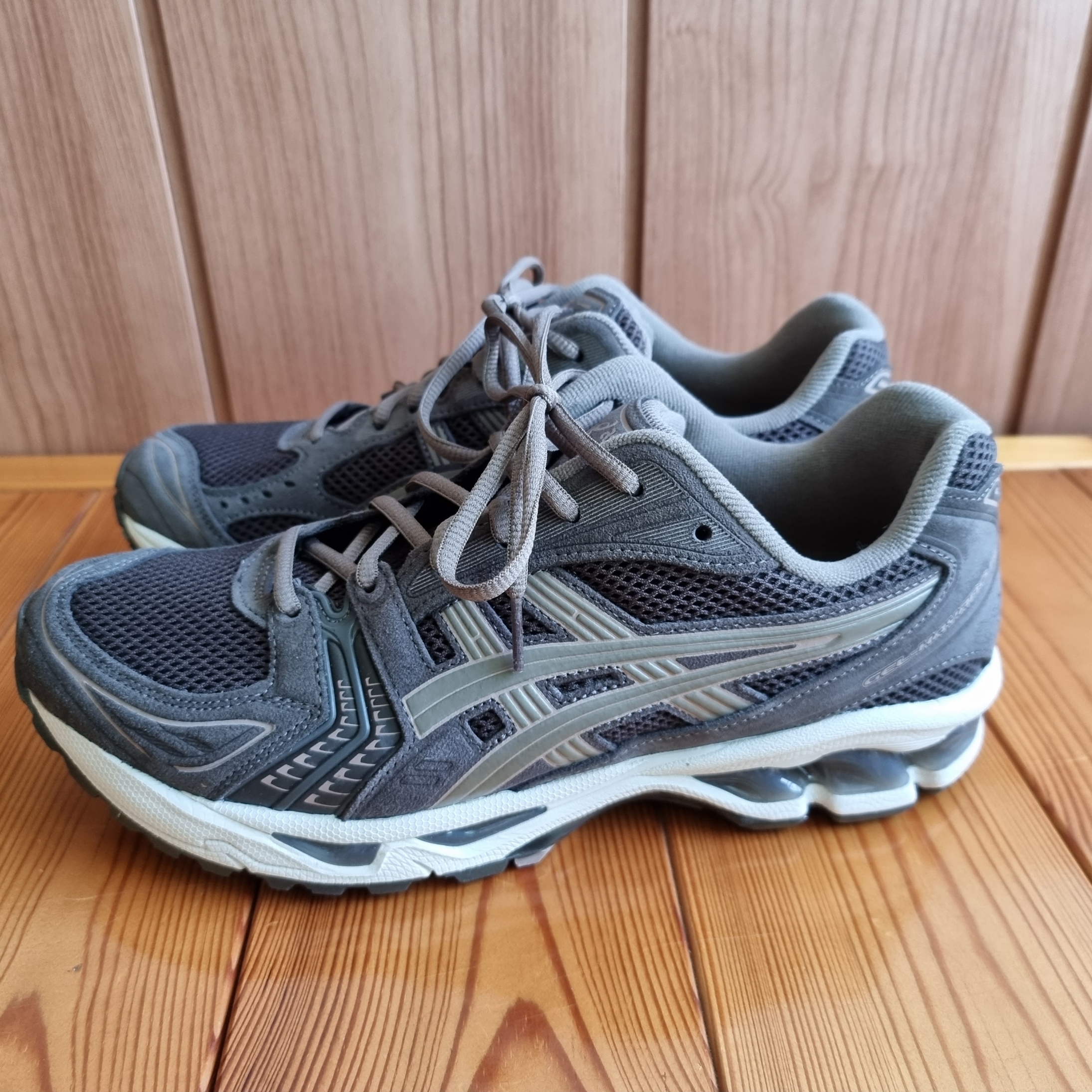Asics Gel-Kayano 14 Dark Sepia Dark Taupe 착용 스타일 - 3