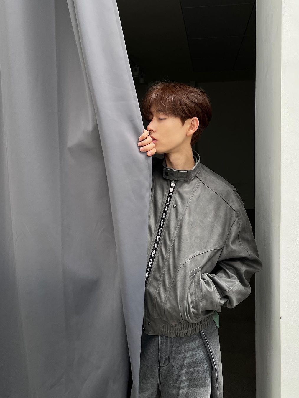 Haleine Biker Detail Scraped Faux Leather 3D Blouson Cream 착용 스타일 - 1