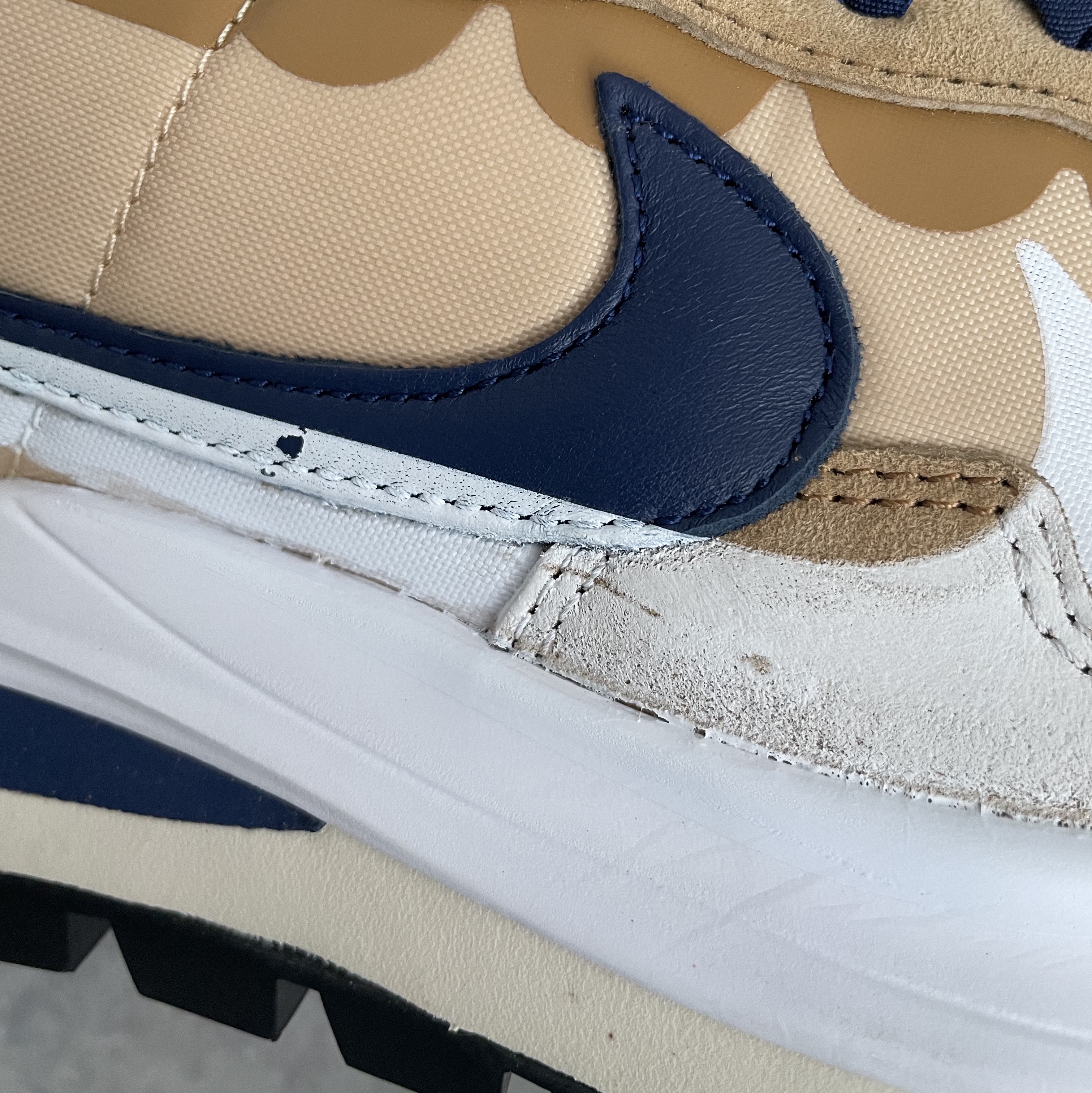 Nike x Sacai VaporWaffle Sesame and Blue Void 착용 스타일