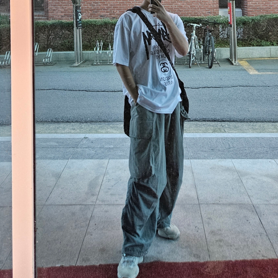 Stussy World Tour T-Shirt White 2023, Adidas Yeezy 500 Blush 2022 착용 스타일