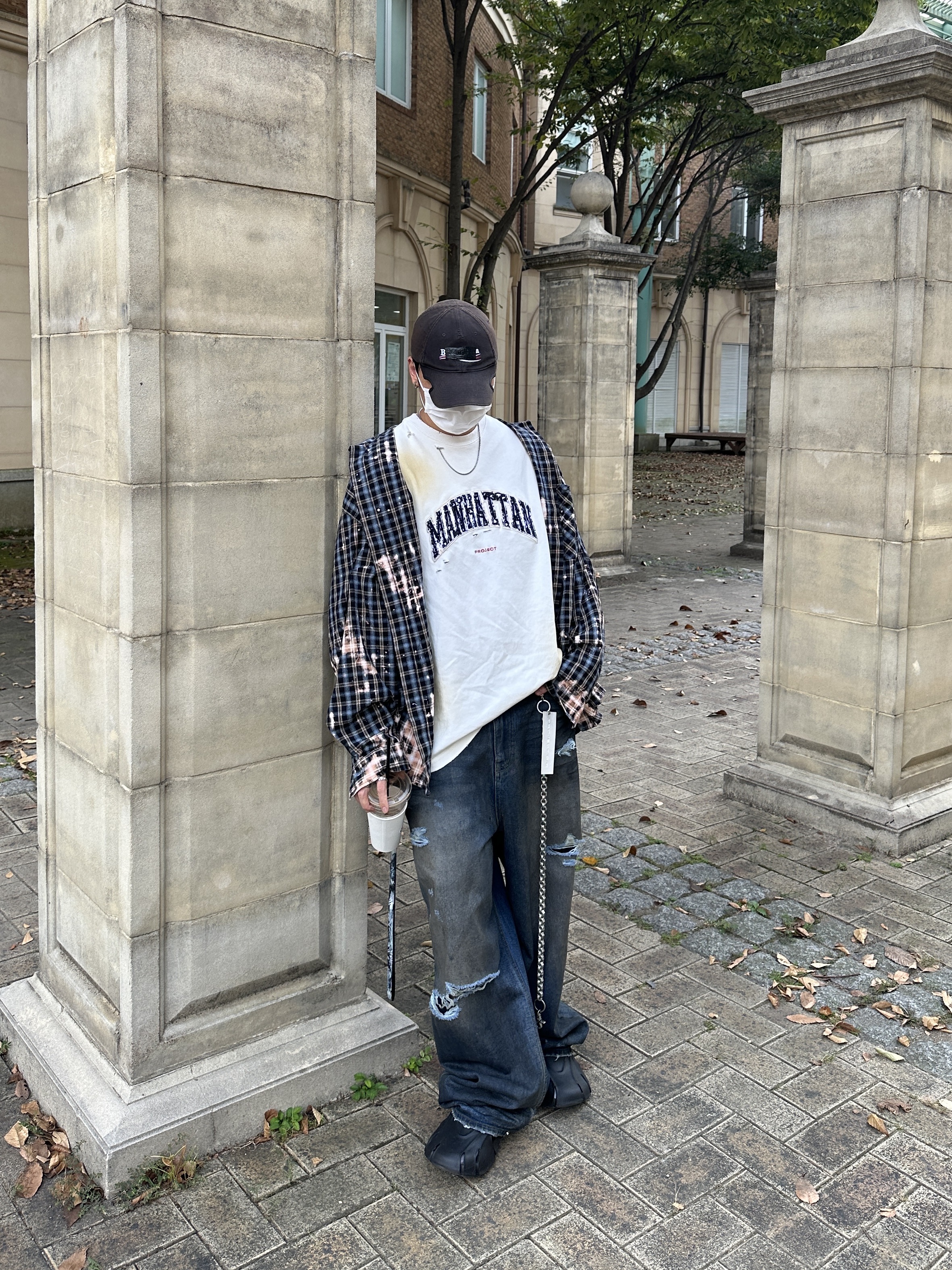 Balenciaga Rubber Mold Closed Black, Balenciaga Gaffer Cap Black 착용 스타일 - 2