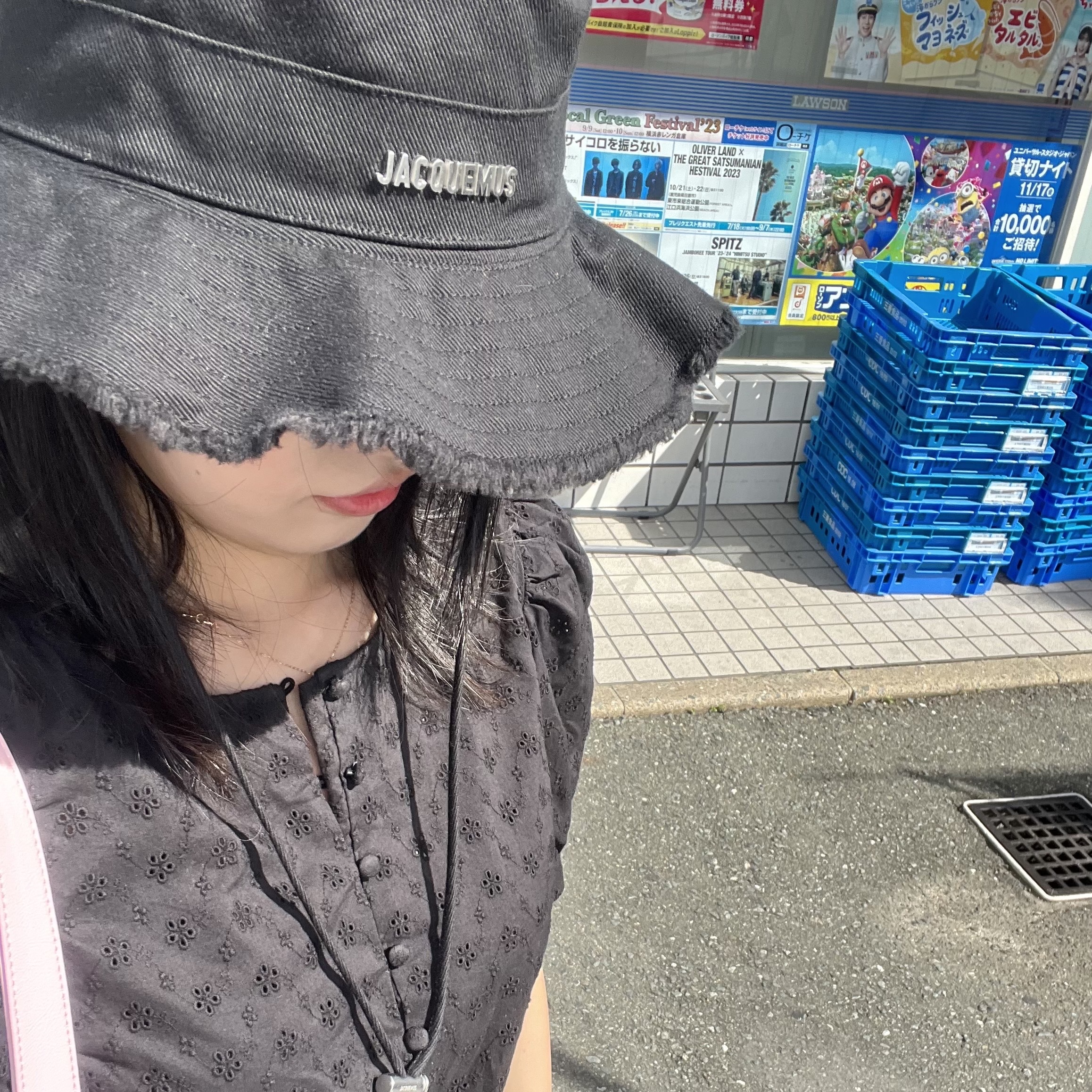 Jacquemus Le Bob Artichaut Bucket Hat Black 착용 스타일 - 1