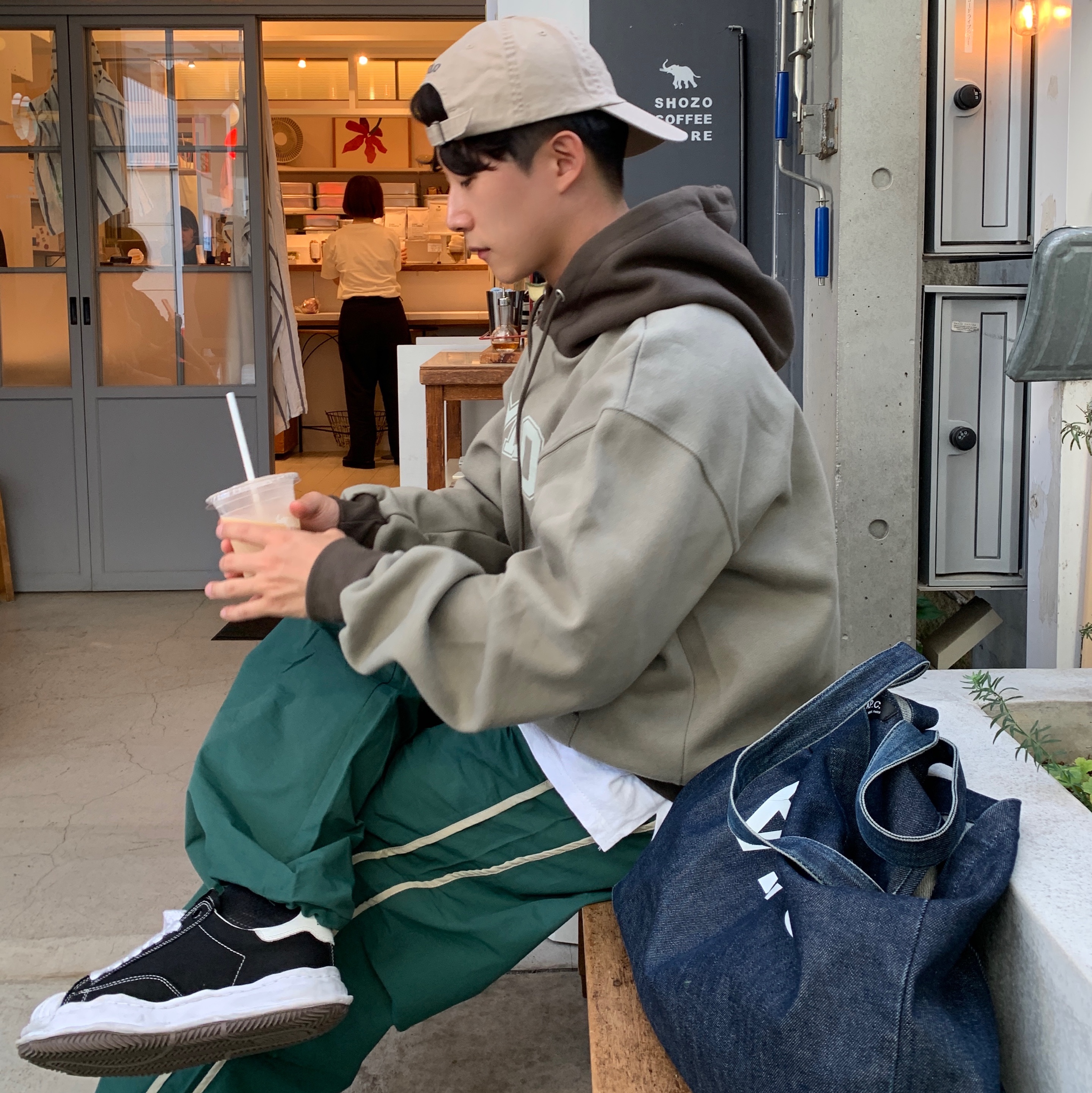 Maison Mihara Yasuhiro Blakey OG Sole Canvas Low-top Sneakers Black White 착용 스타일 - 2