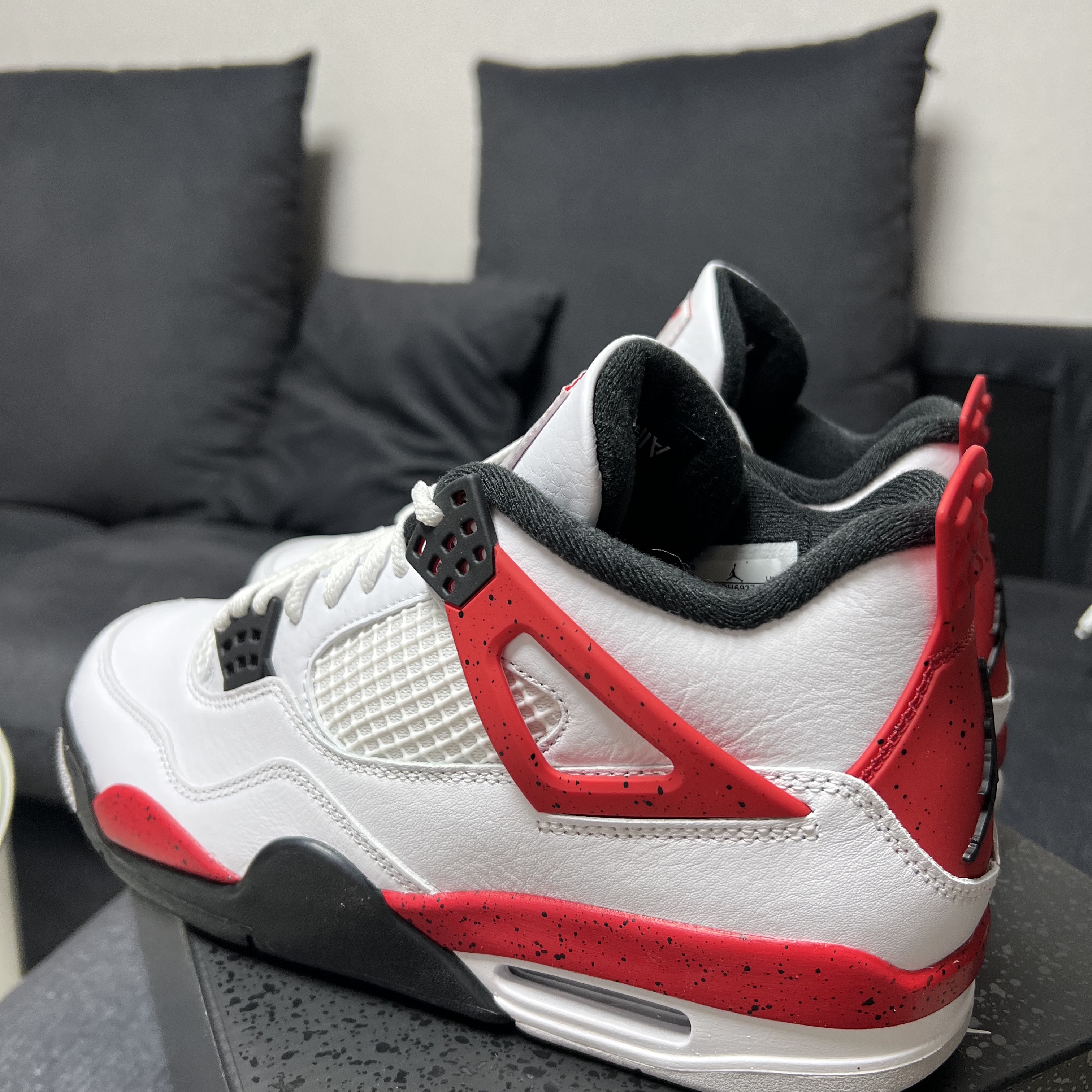 Jordan 4 Retro Red Cement 착용 스타일 - 2