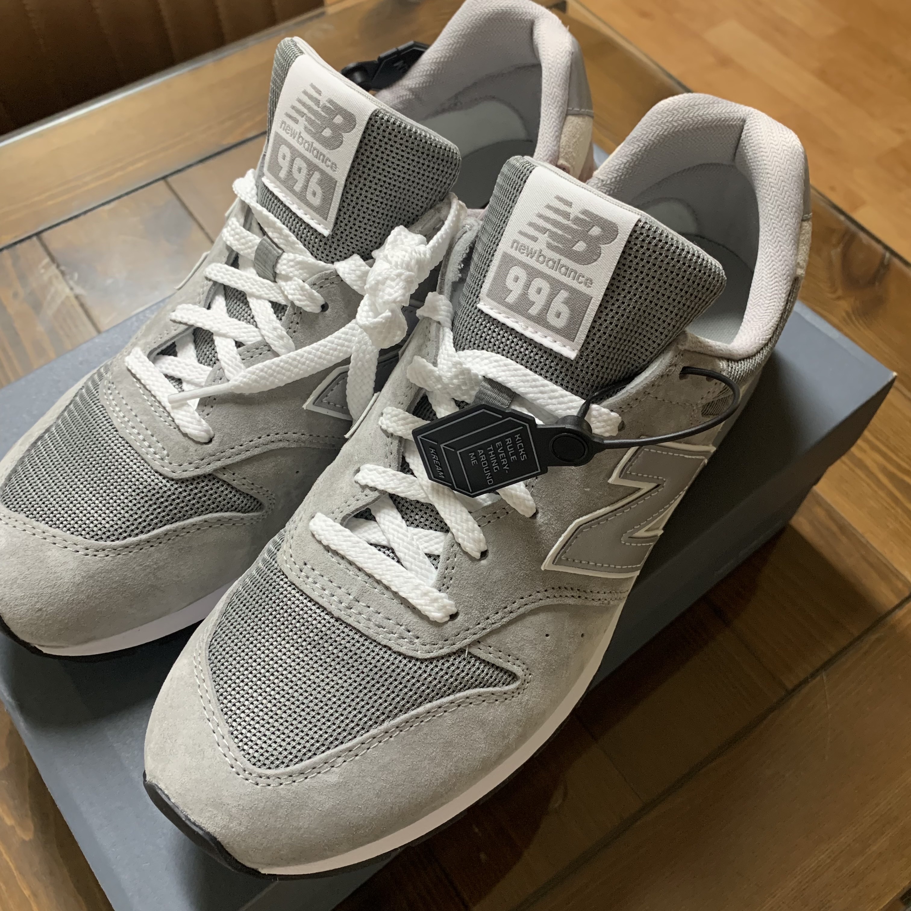 New Balance 996 Grey 착용 스타일 - 1