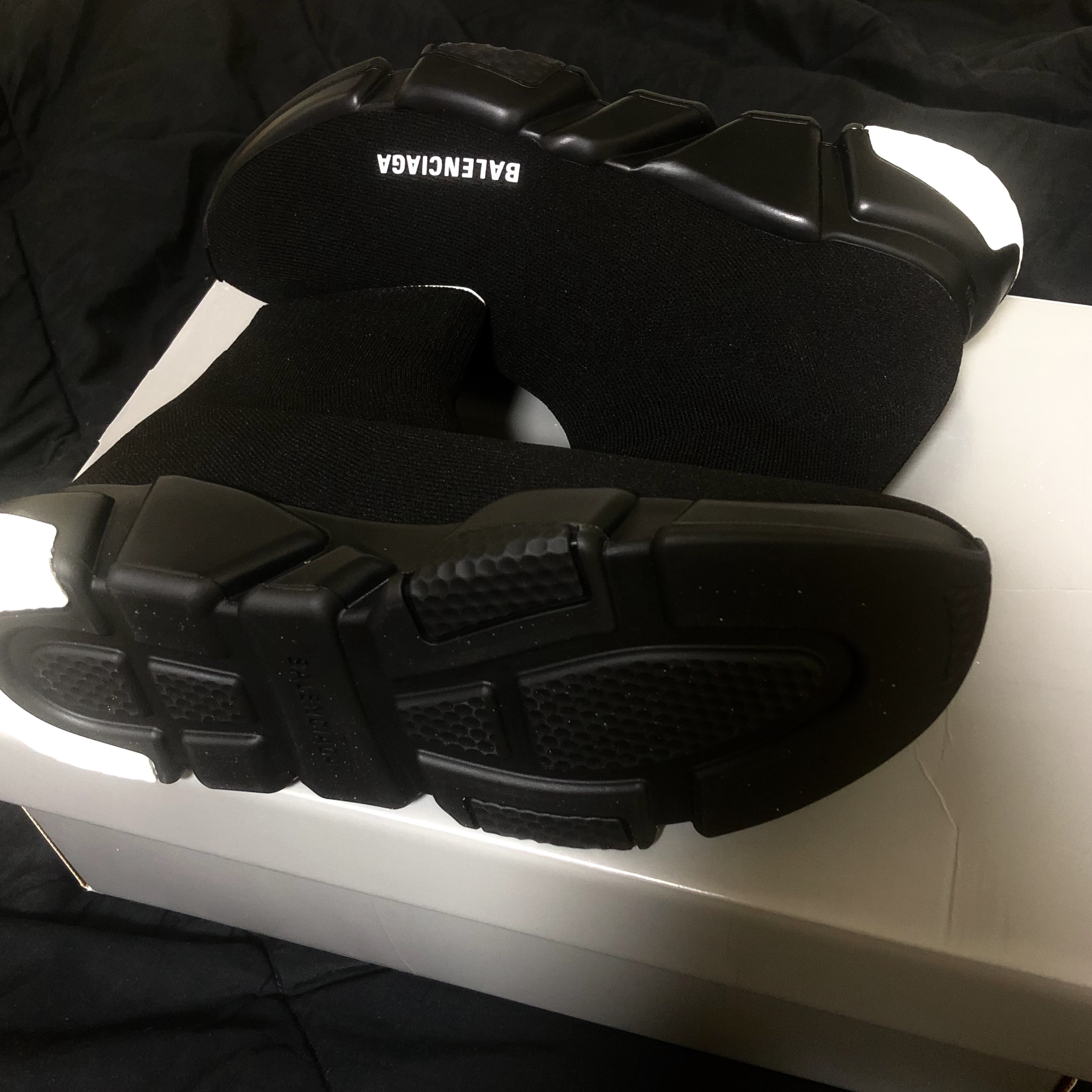 (W) Balenciaga Speed 2.0 Trainer Shiny Black 착용 스타일 - 1