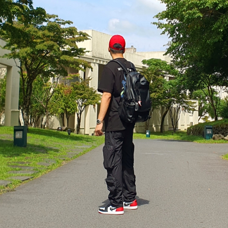 Jordan 1 Retro Low OG Black Toe, Jordan Jumpman Heritage 86 Washed Cap Gym Red 착용 스타일 - 2