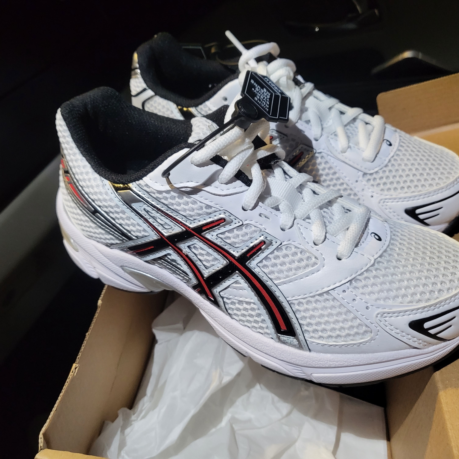 Asics Gel-1130 White Electric Red 착용 스타일