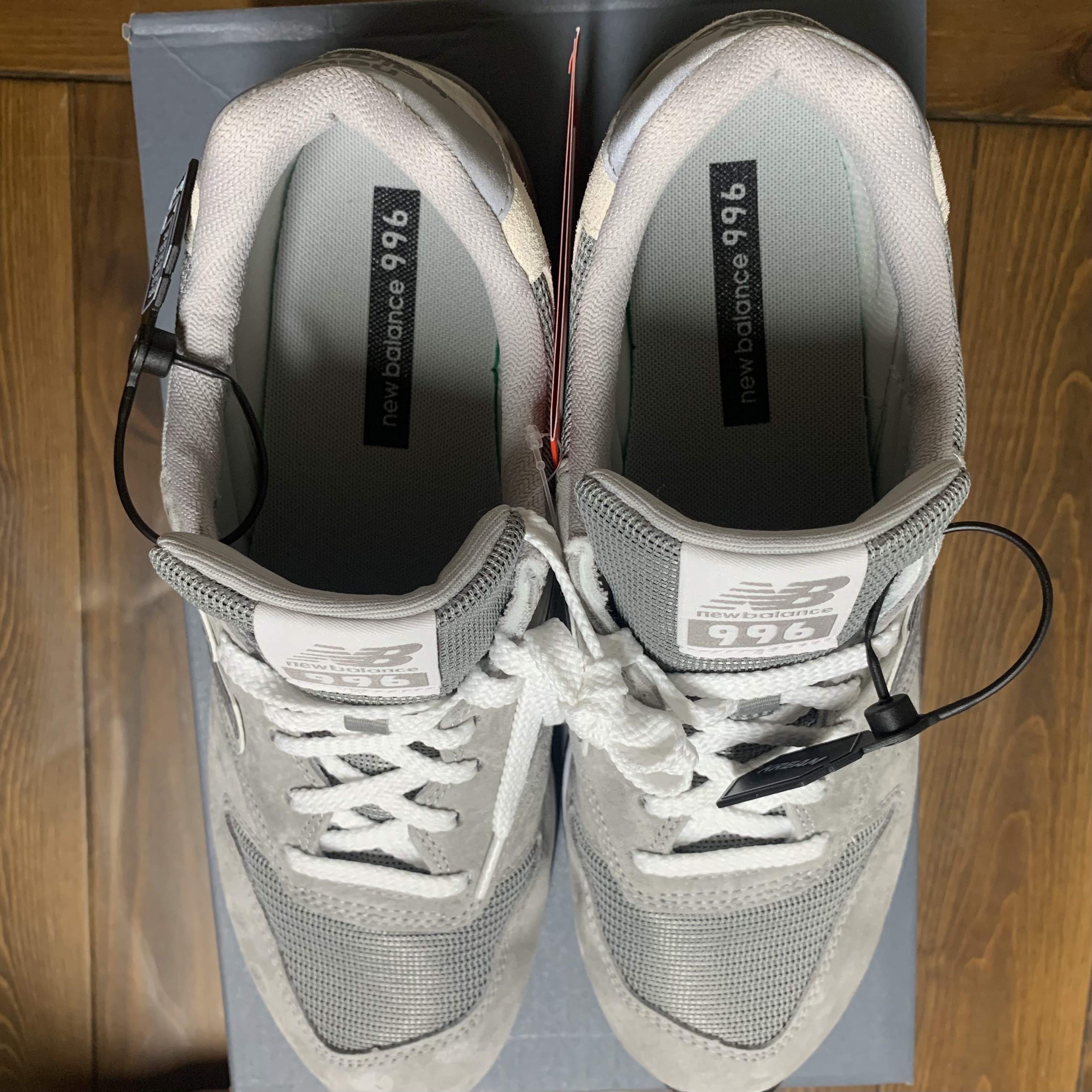 New Balance 996 Grey 착용 스타일 - 3