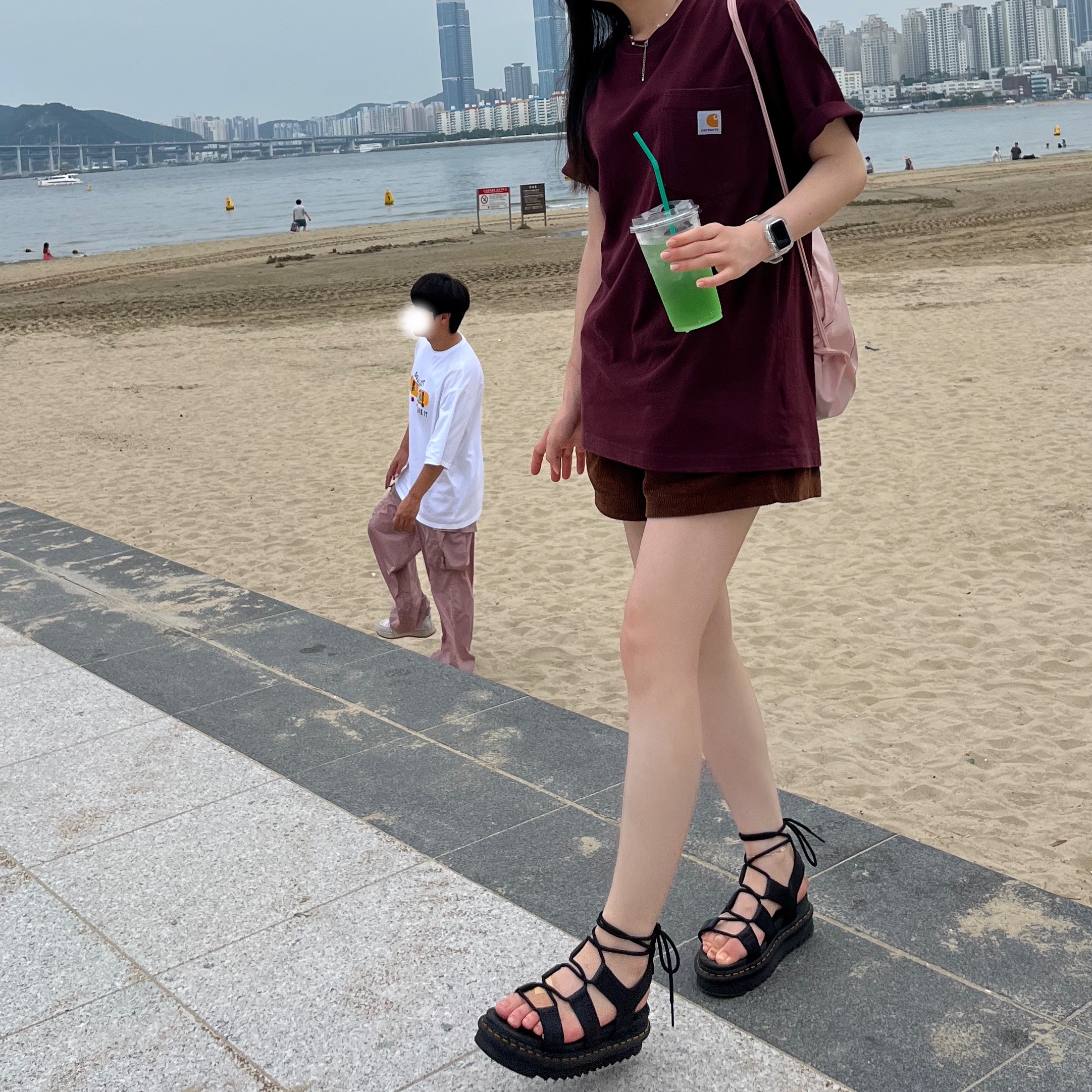 Matin Kim String Coating Backpack White, Apple Watch SE 40mm Cellular Starlight Aluminum Case with Sport Band Starlight (Korean Ver.) 착용 스타일 - 3