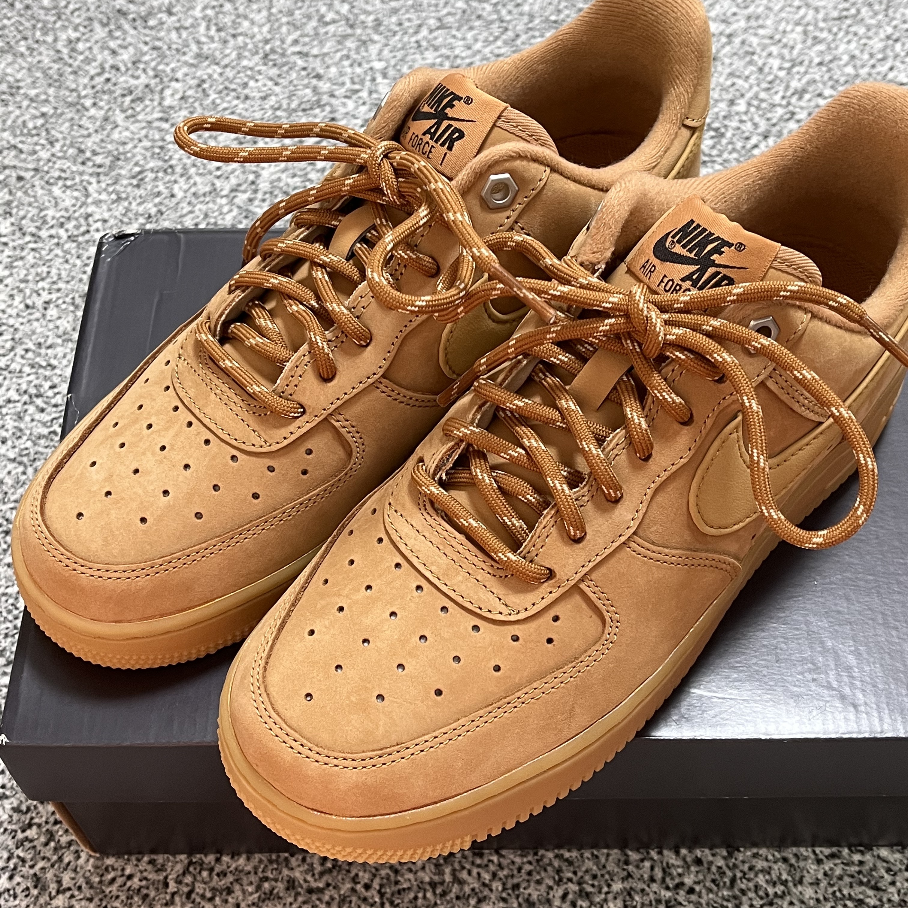 Nike Air Force 1 '07 WB Flax 착용 스타일