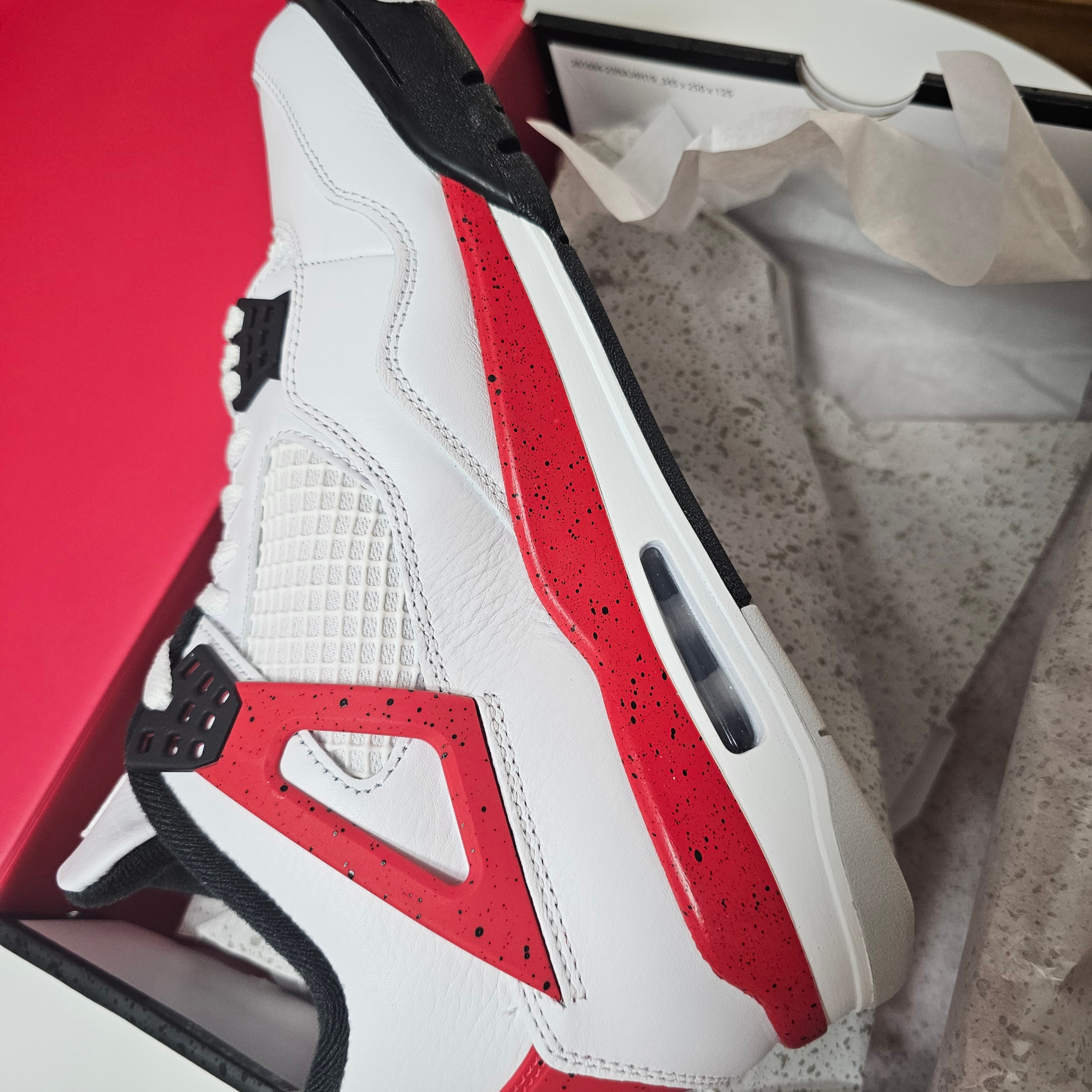 Jordan 4 Retro Red Cement 착용 스타일 - 3