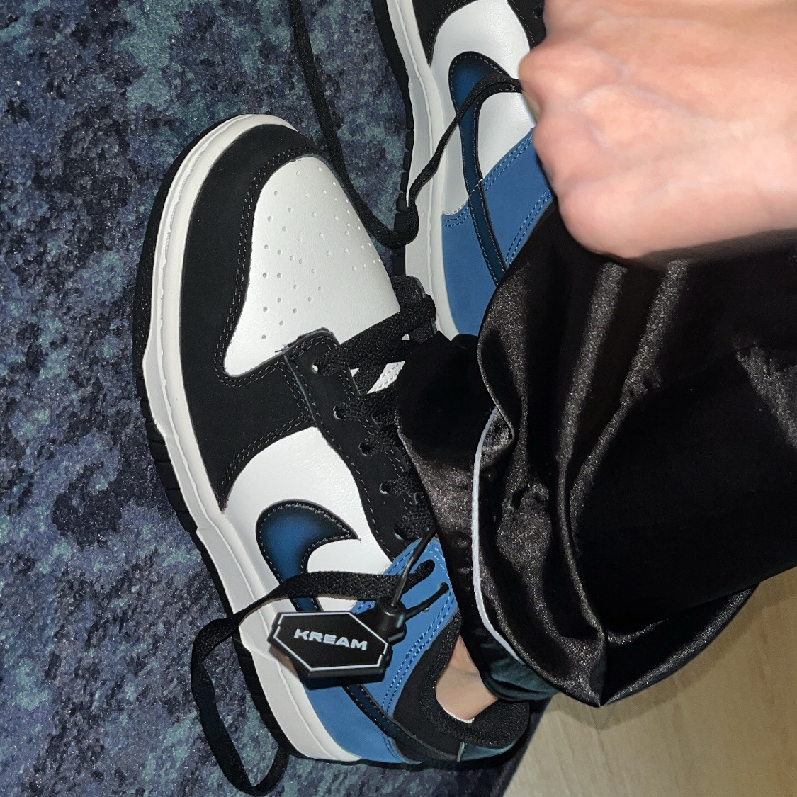 Nike Dunk Low Retro Summit White Industrial Blue 착용 스타일 - 1