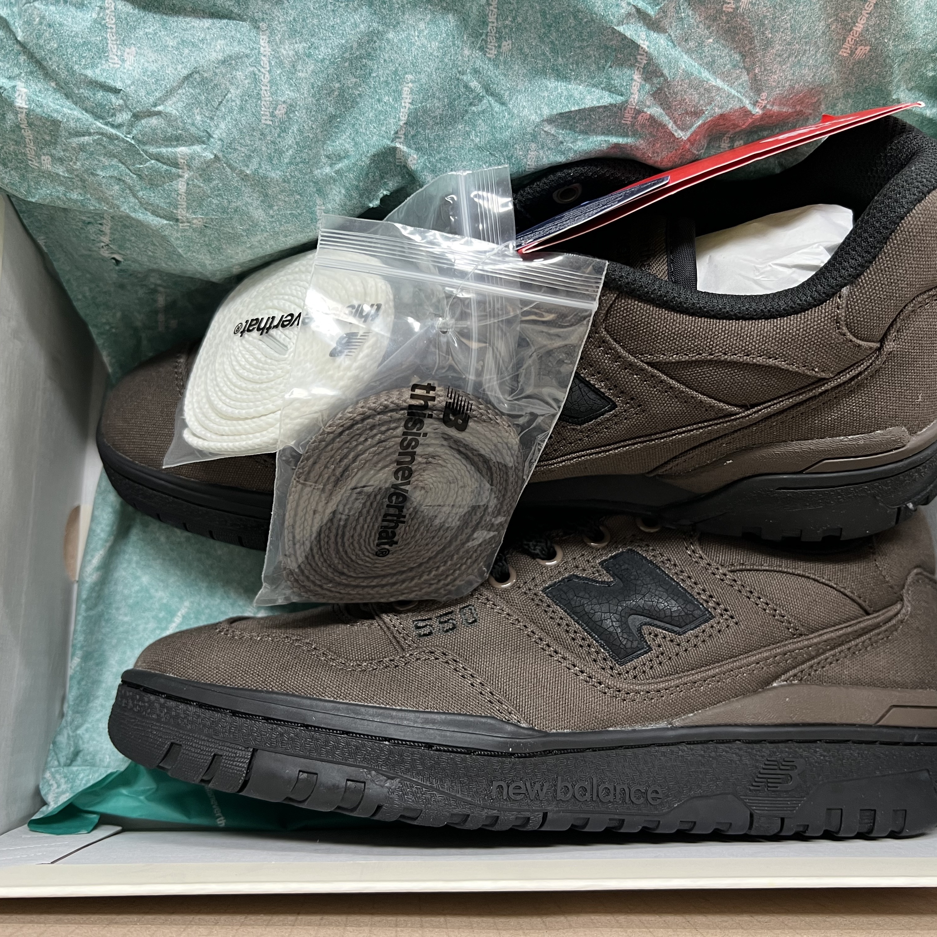 New Balance x Thisisneverthat 550 Brown Black 착용 스타일